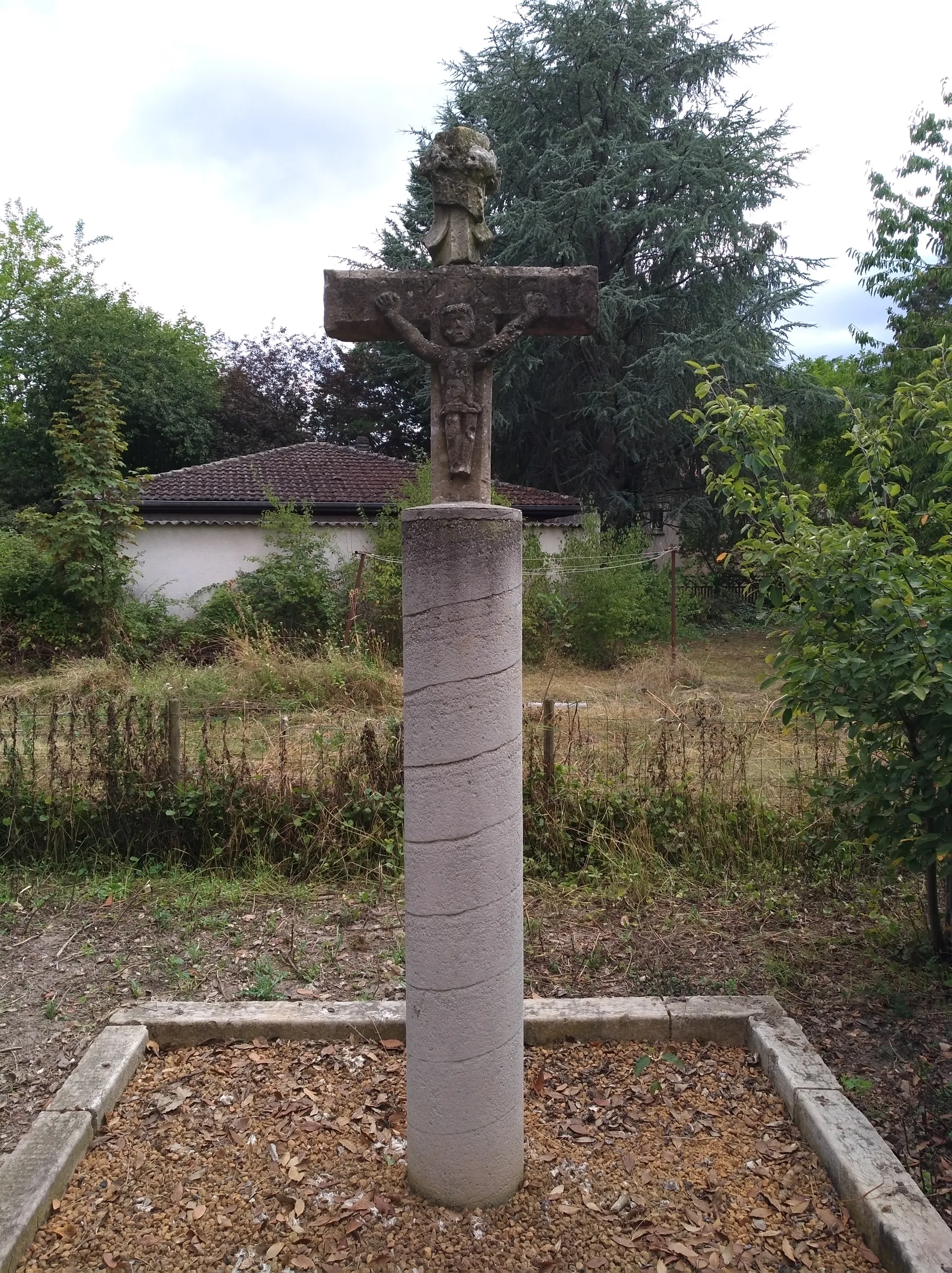 Etang de Chazay à Civrieux-d'Azergues — À 338 m du lac