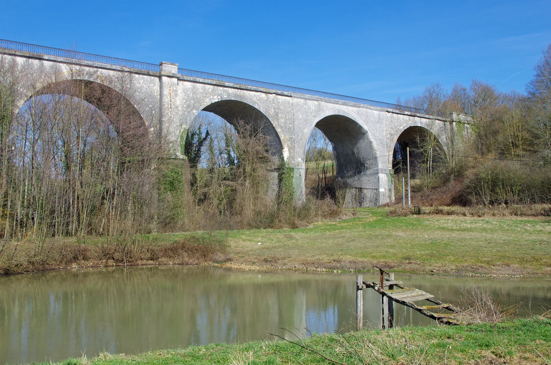Etang de Choue à Choue — À 422 m du lac