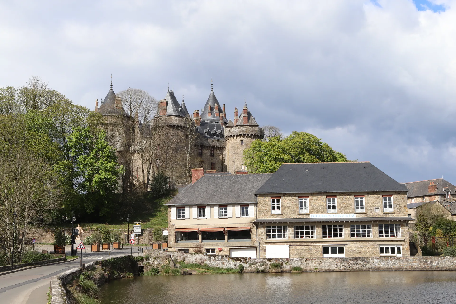 Etang de Combourg à Combourg — À 214 m du lac
