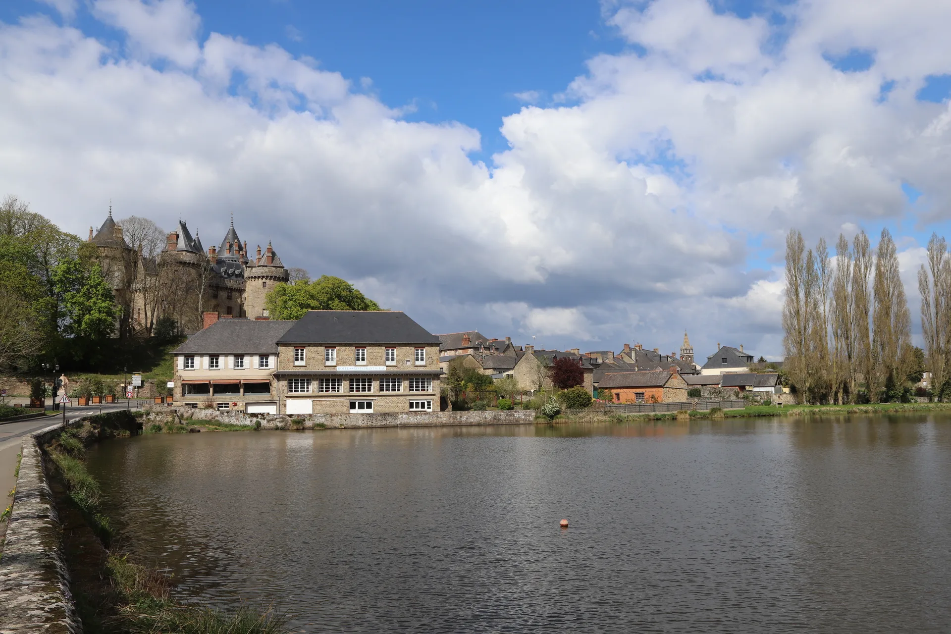 Etang de Combourg à Combourg — À 215 m du lac