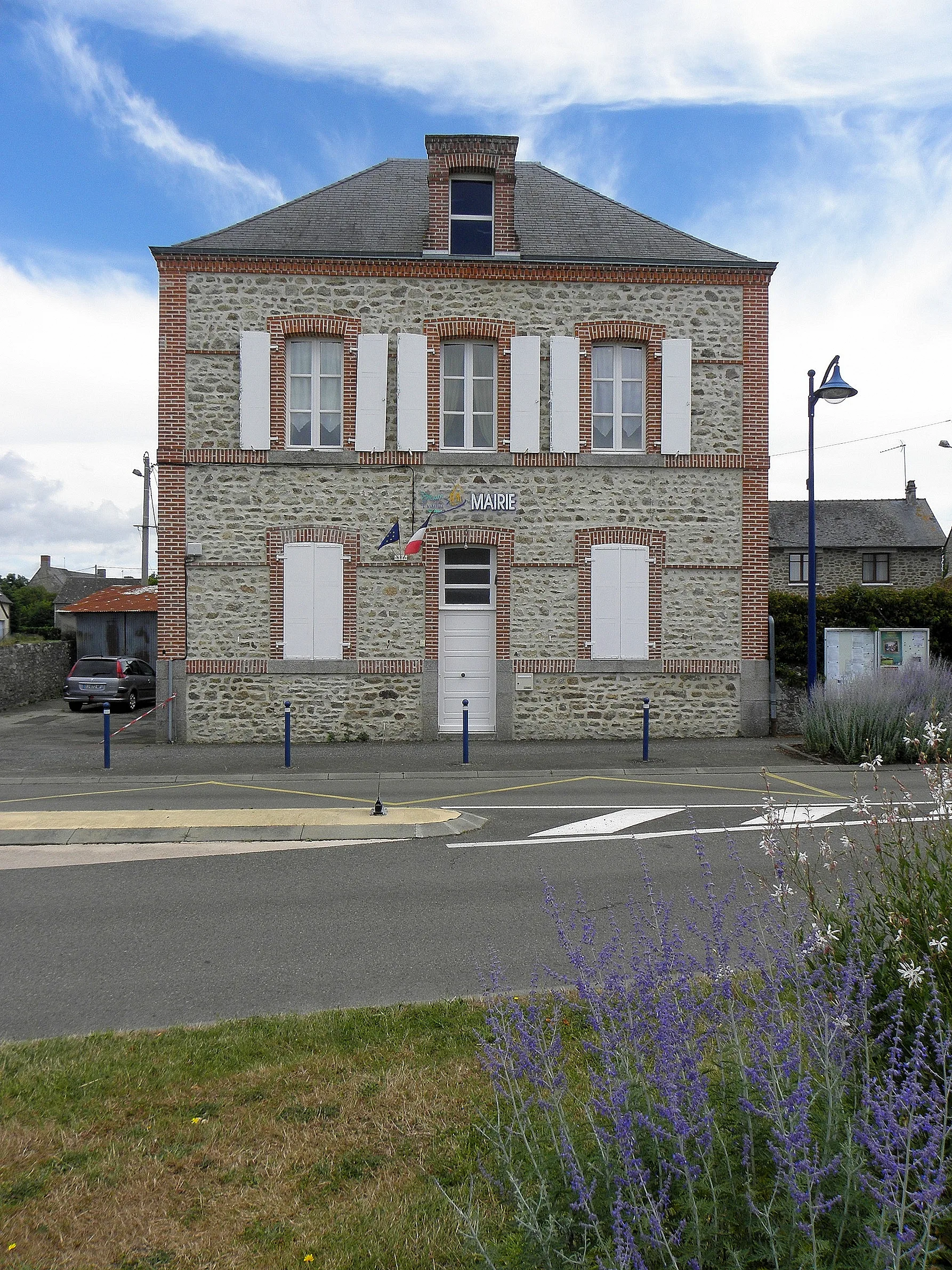 Etang de Deux Evailles à Montsûrs — À 1,2 km du lac