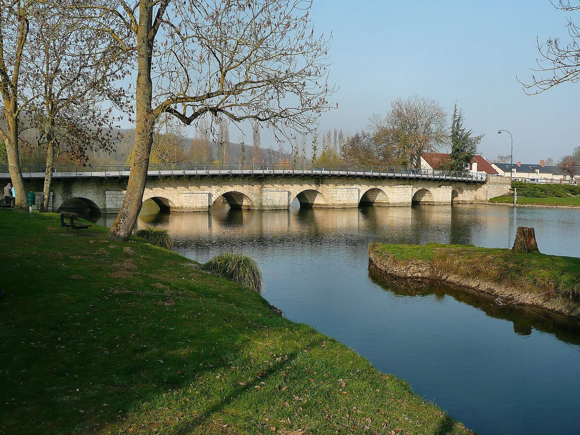 Etang de Douy à Saint-Denis-Lanneray — À 2,8 km du lac