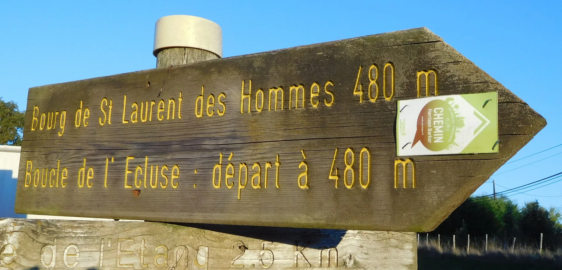 Etang de Farganaud à Saint-Laurent-des-Hommes — À 379 m du lac