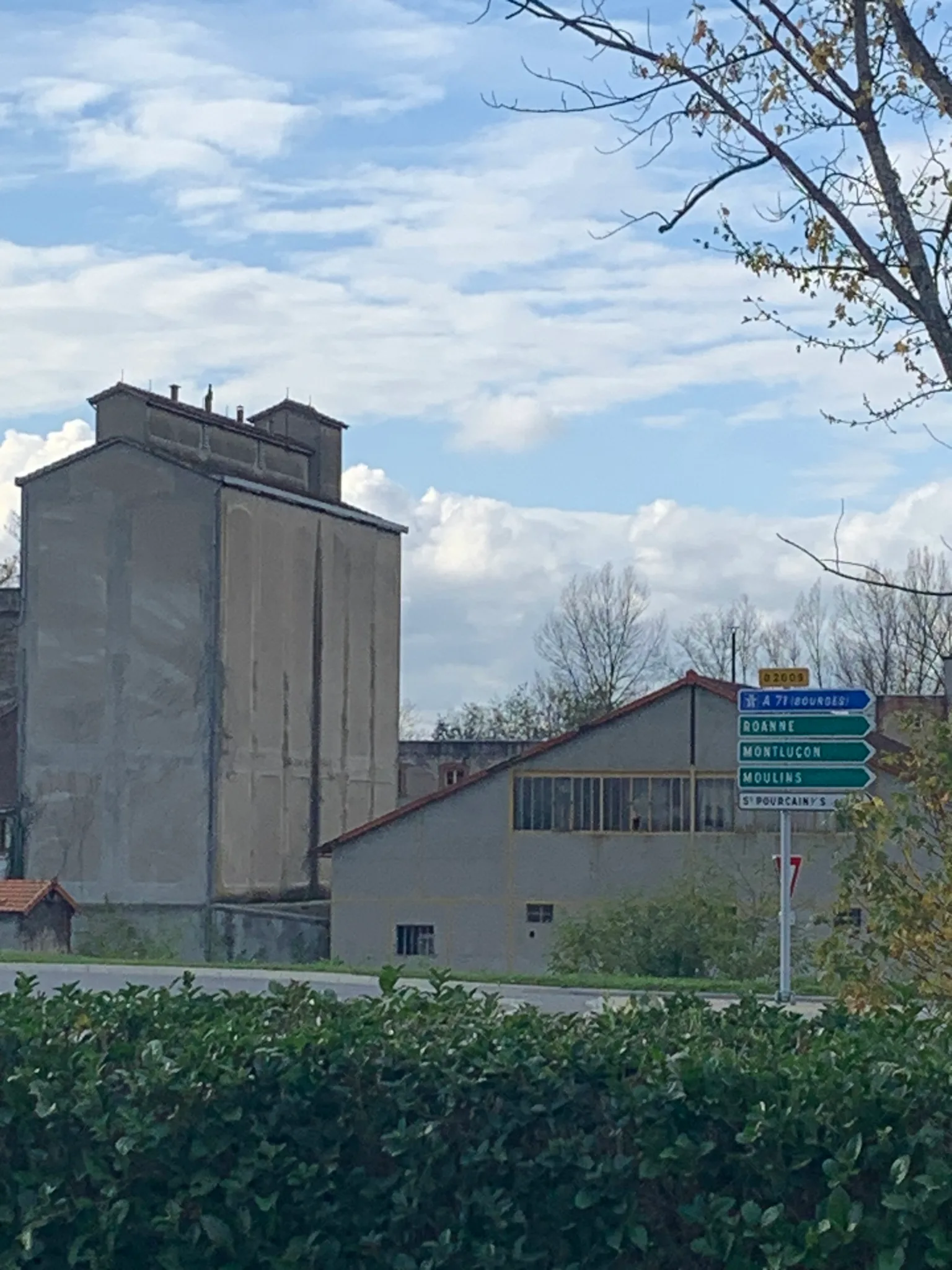 Etang de Gouzolles à Bayet — À 1,8 km du lac