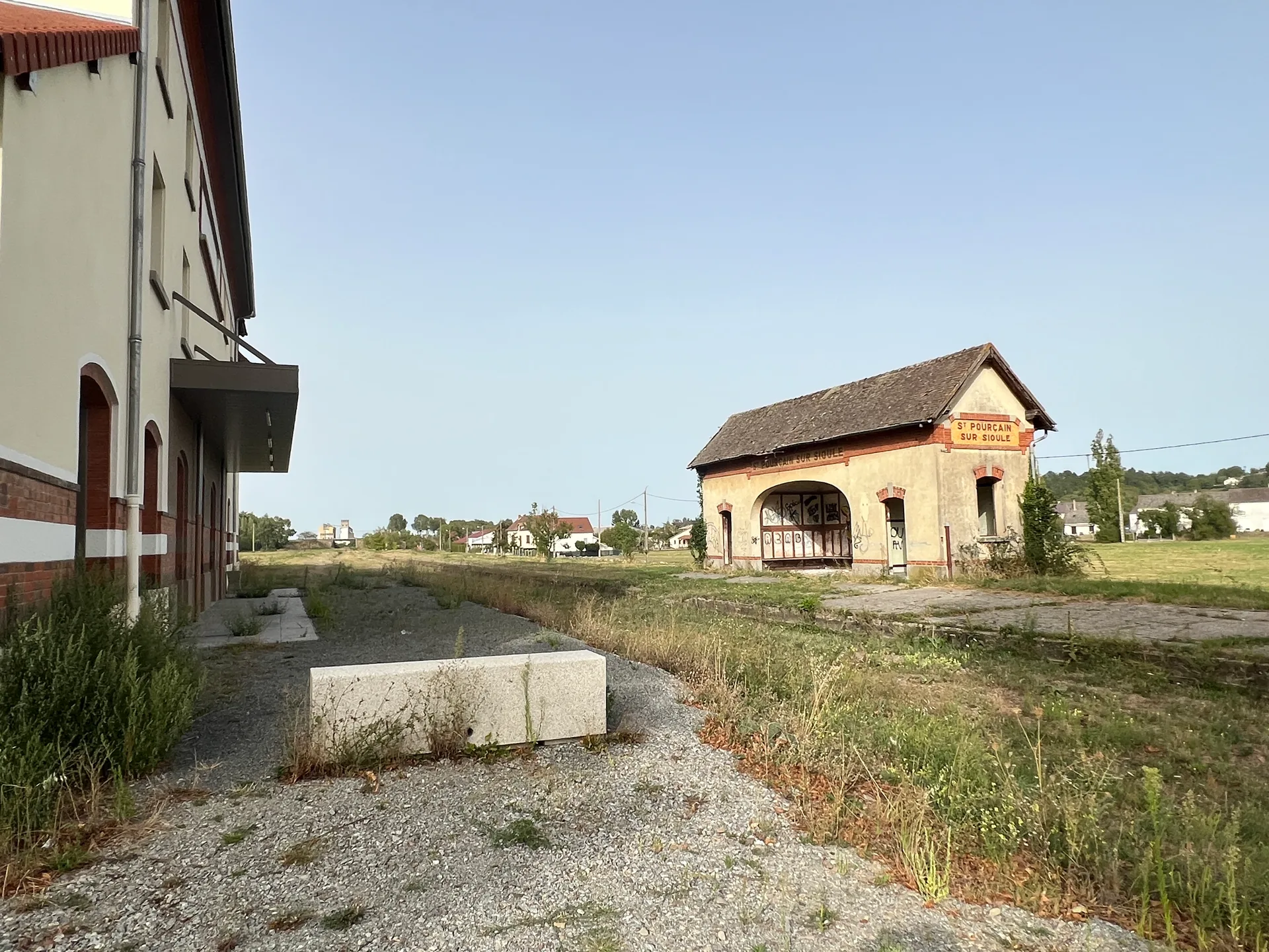Etang de Gouzolles à Bayet — À 2,4 km du lac