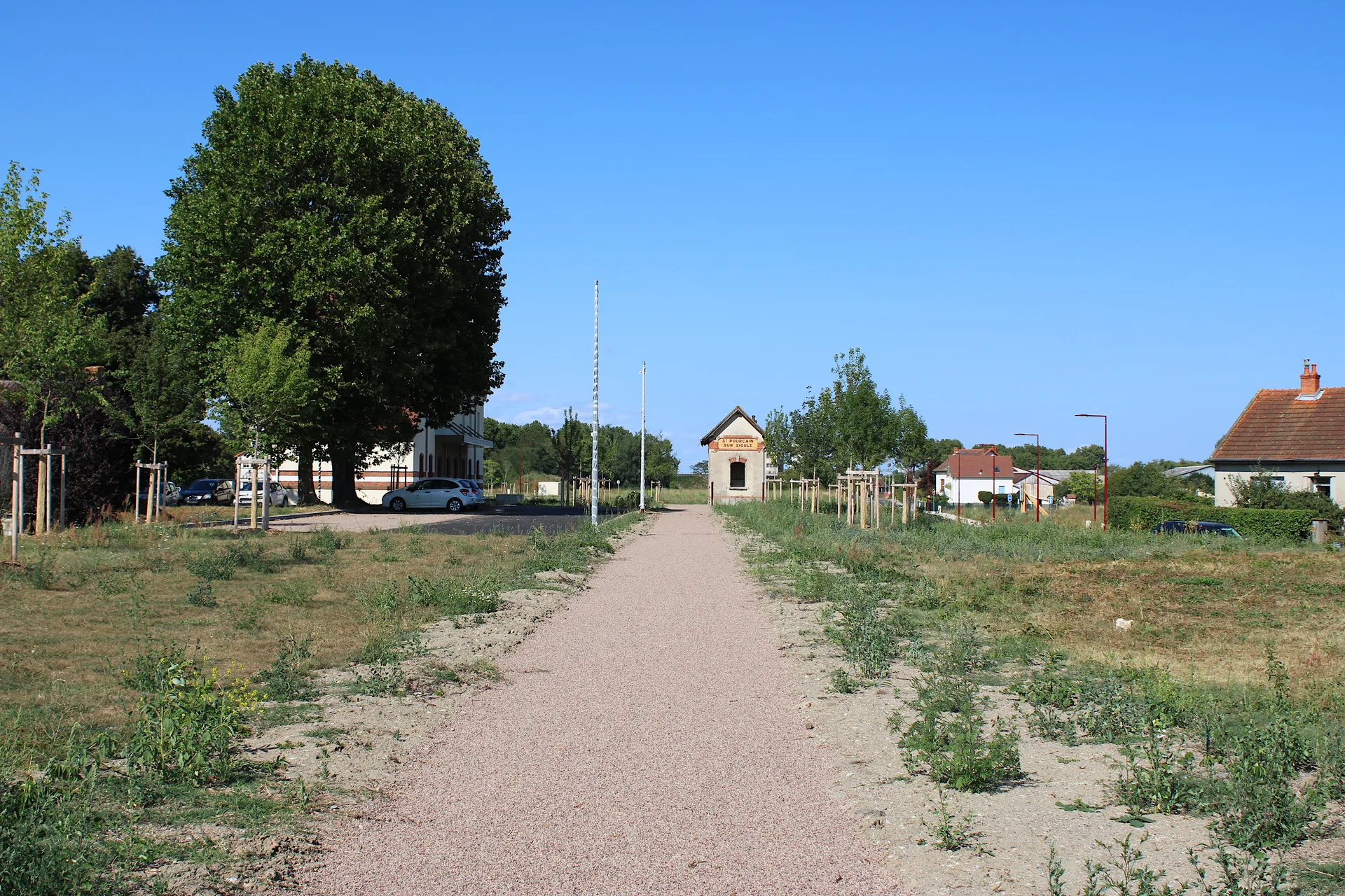 Etang de Gouzolles à Bayet — À 2,3 km du lac