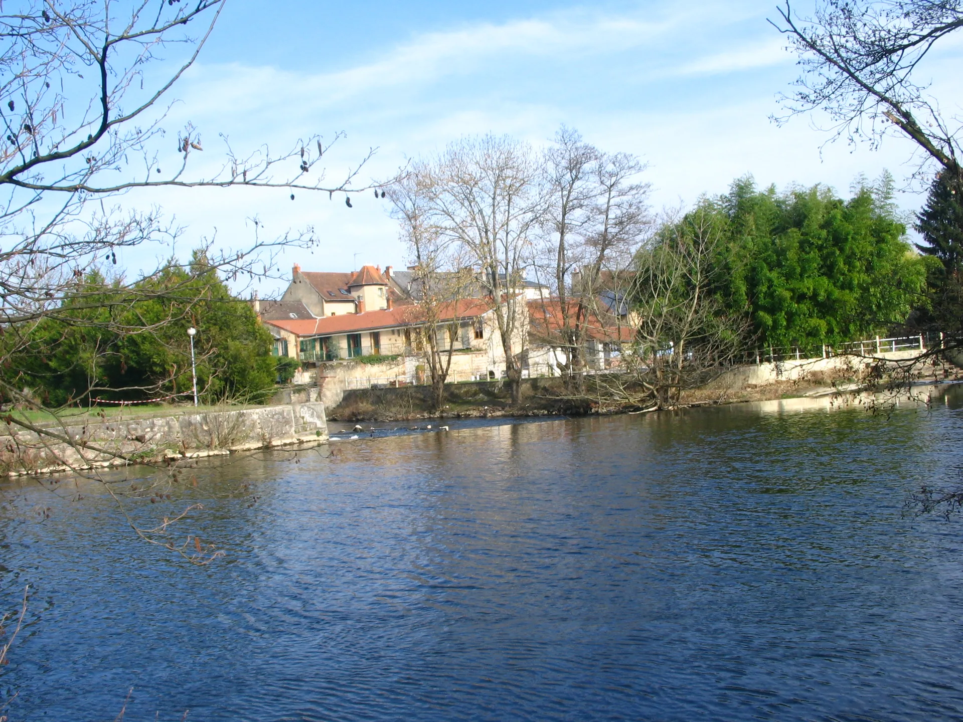 Etang de Gouzolles à Bayet — À 2,4 km du lac