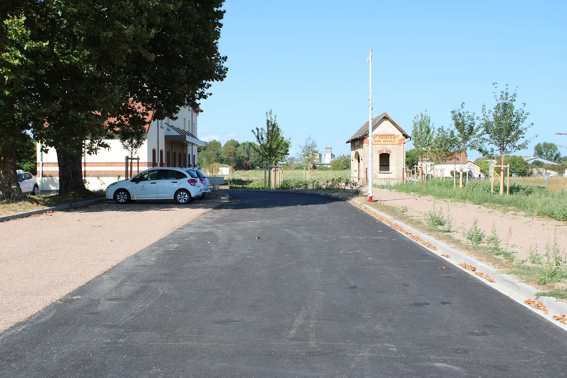 Etang de Gouzolles à Bayet — À 2,4 km du lac