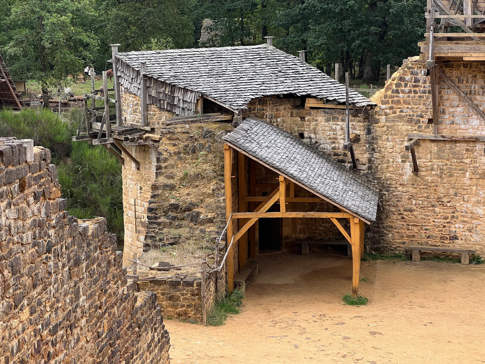 Etang de Guedelon à Treigny-Perreuse-Sainte-Colombe — À 450 m du lac