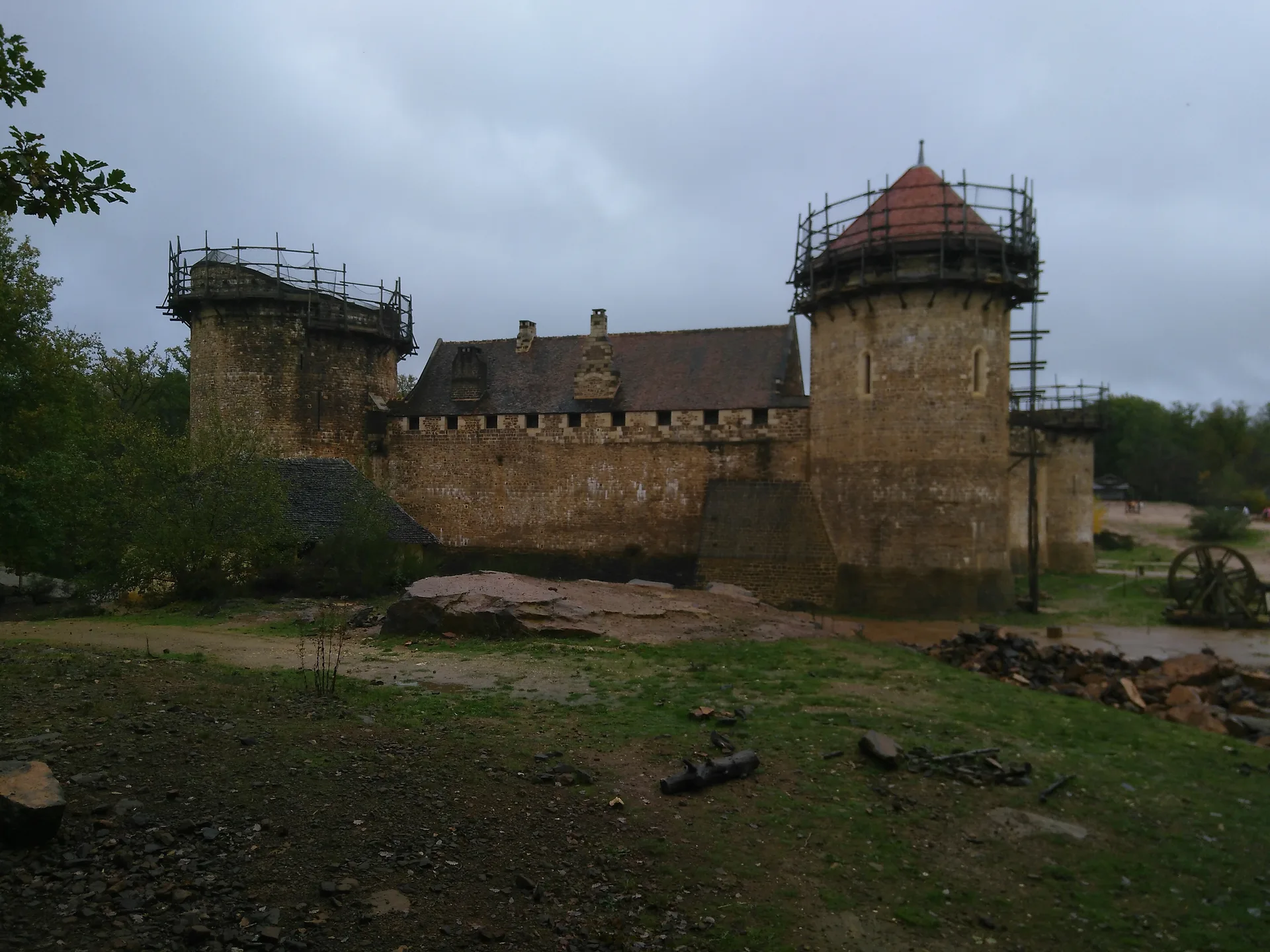 Etang de Guedelon à Treigny-Perreuse-Sainte-Colombe — À 459 m du lac