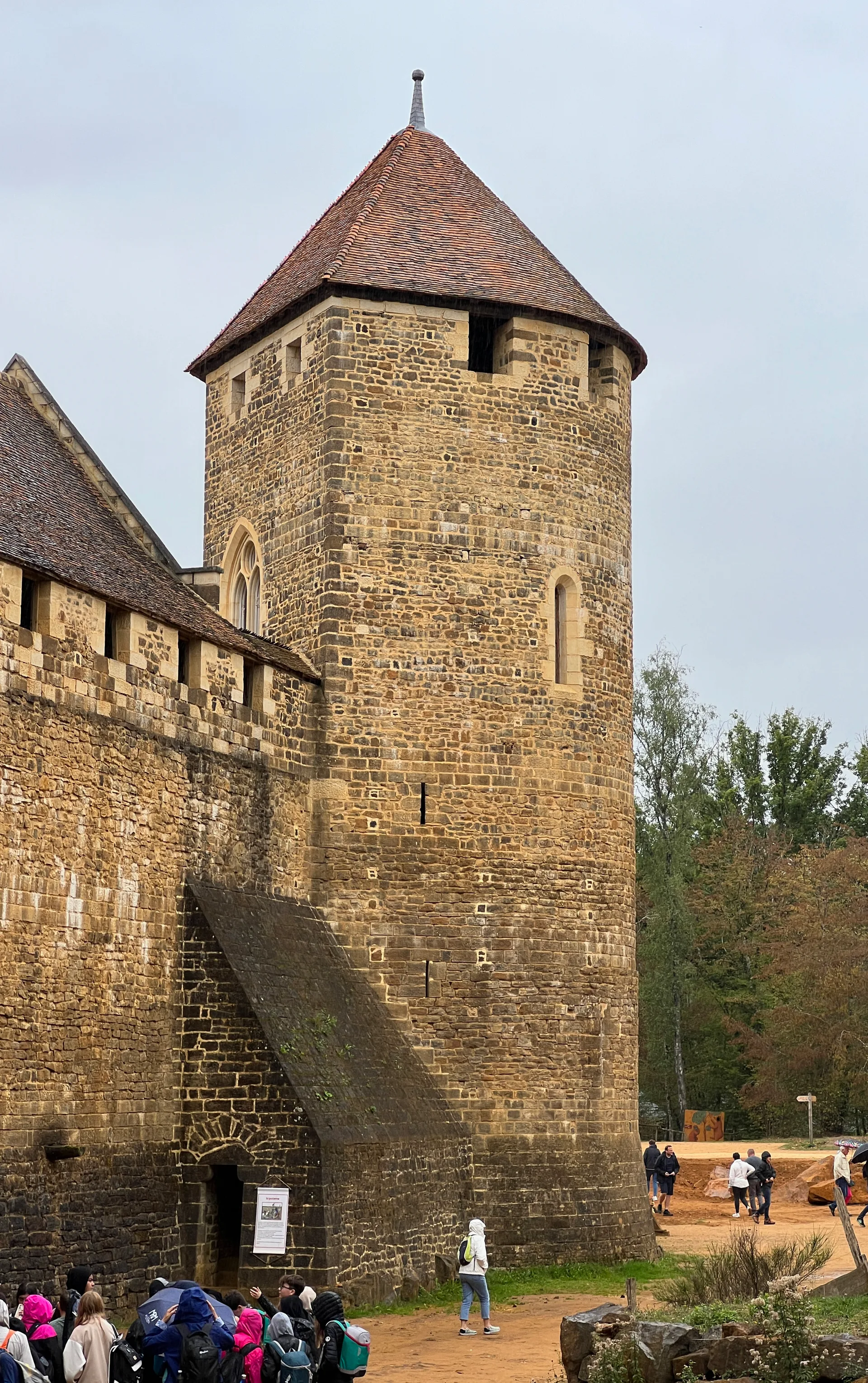 Etang de Guedelon à Treigny-Perreuse-Sainte-Colombe — À 460 m du lac