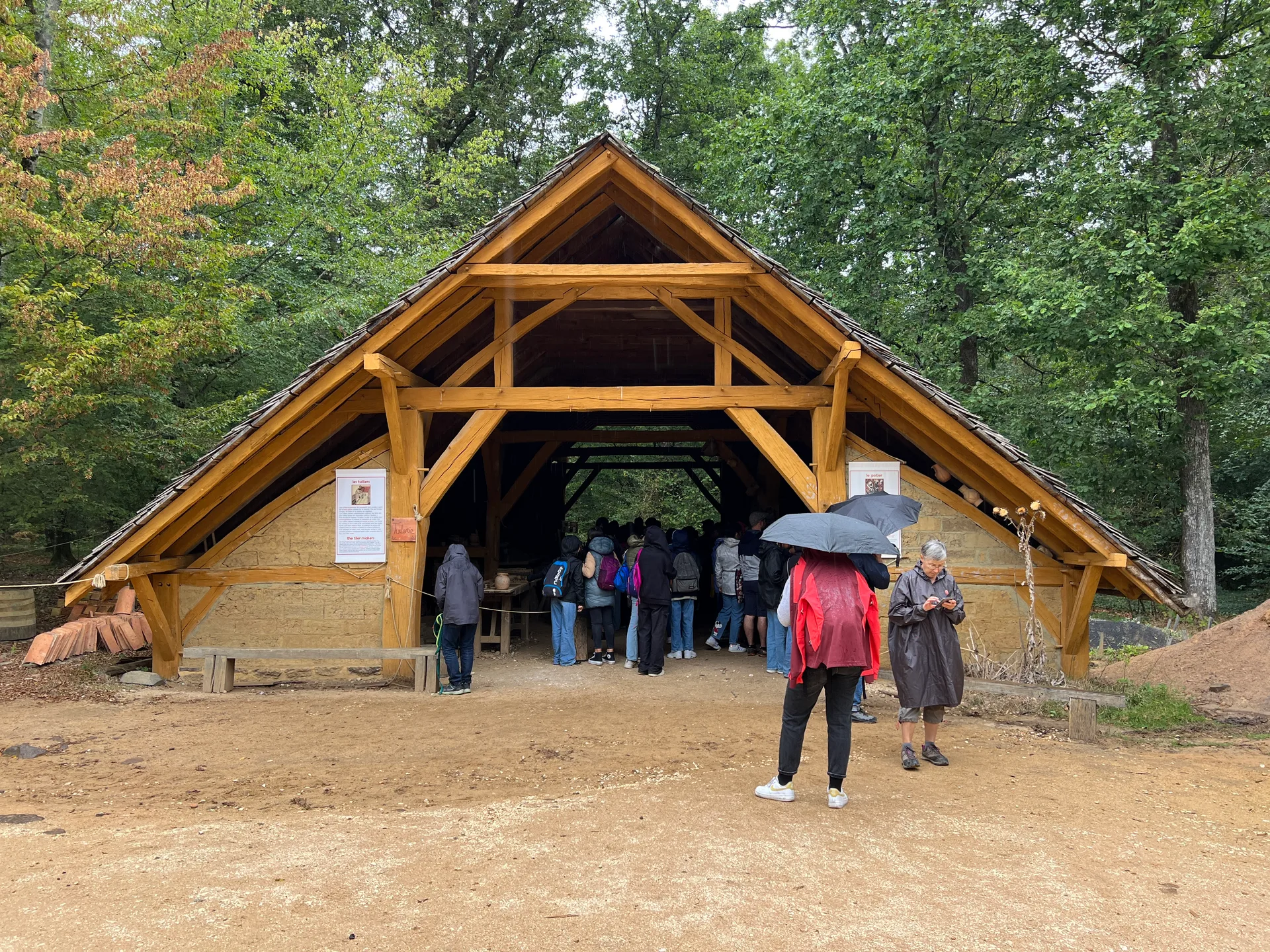 Etang de Guedelon à Treigny-Perreuse-Sainte-Colombe — À 470 m du lac