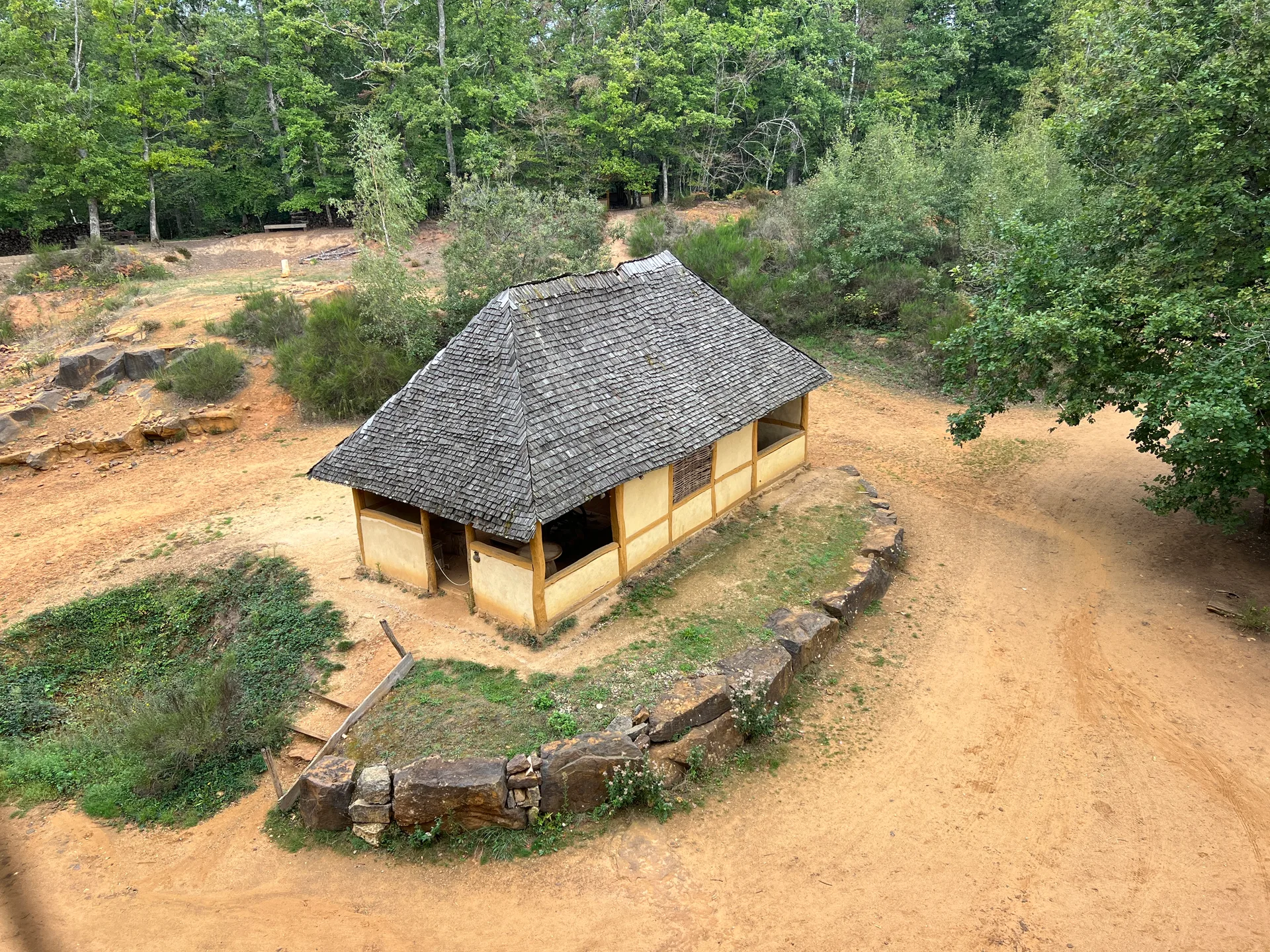 Etang de Guedelon à Treigny-Perreuse-Sainte-Colombe — À 474 m du lac