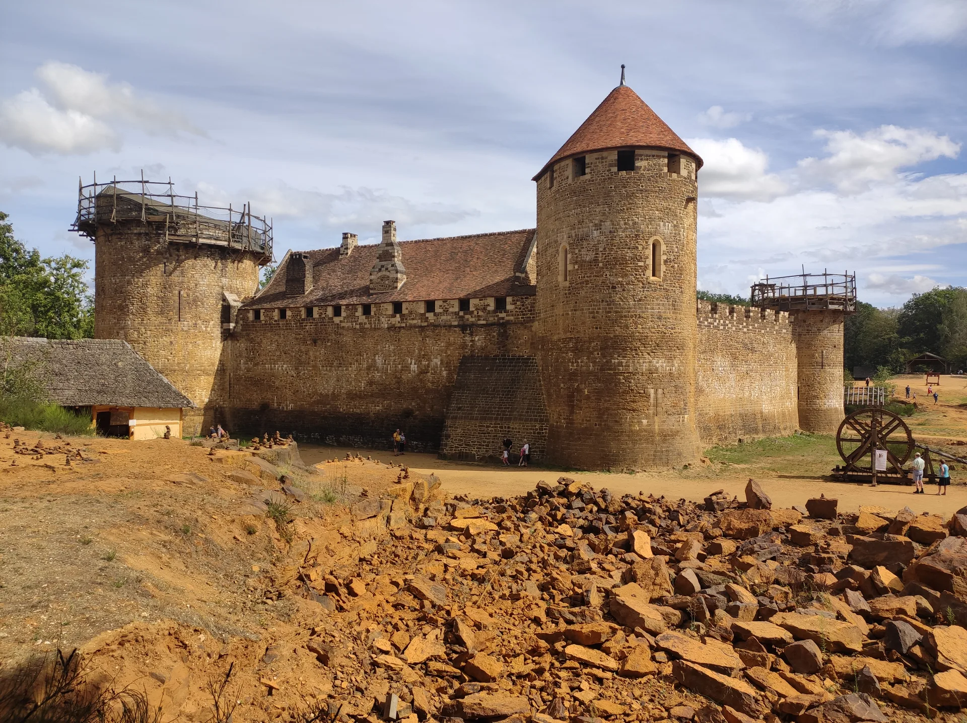 Etang de Guedelon à Treigny-Perreuse-Sainte-Colombe — À 479 m du lac