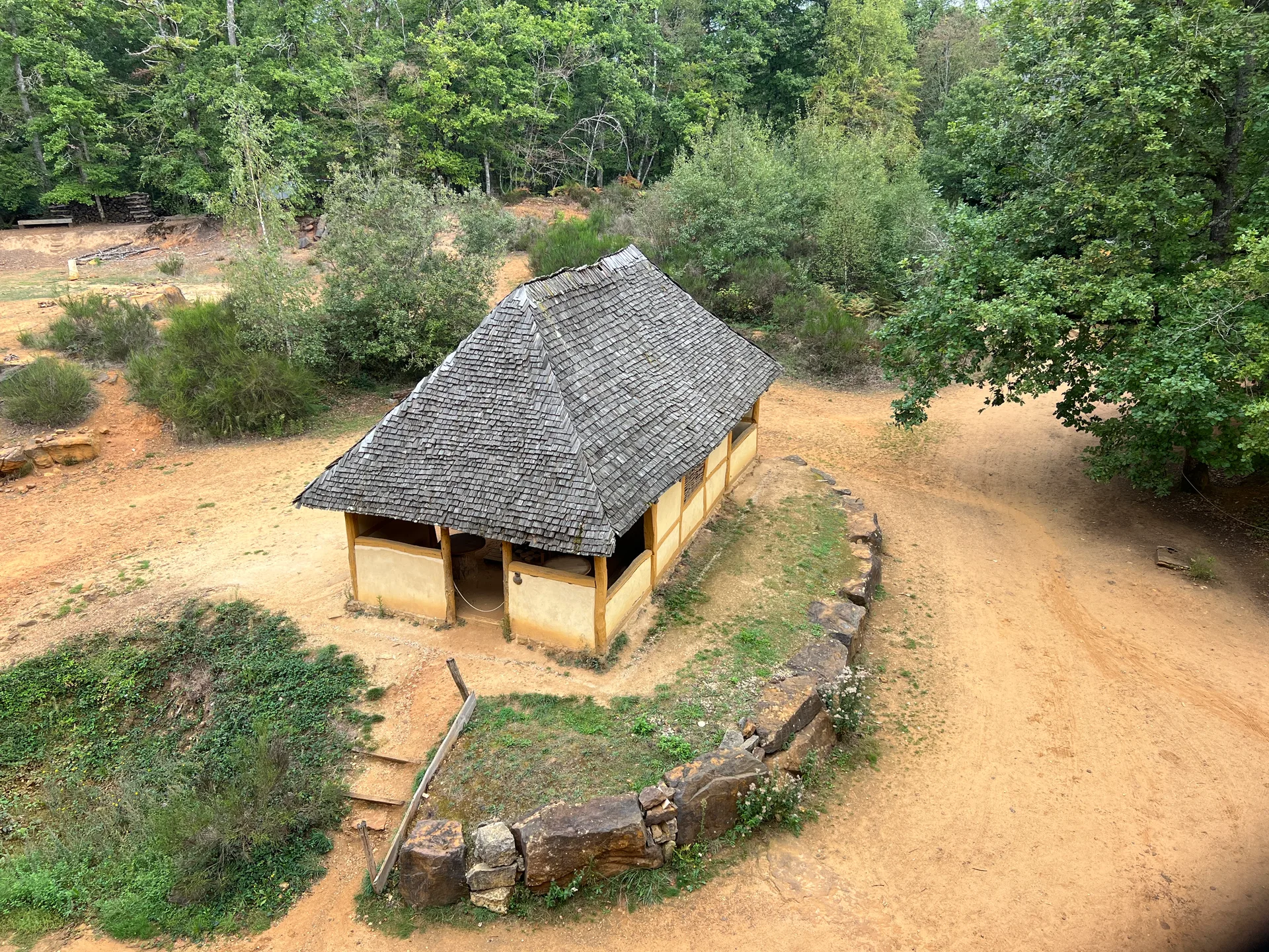 Etang de Guedelon à Treigny-Perreuse-Sainte-Colombe — À 481 m du lac