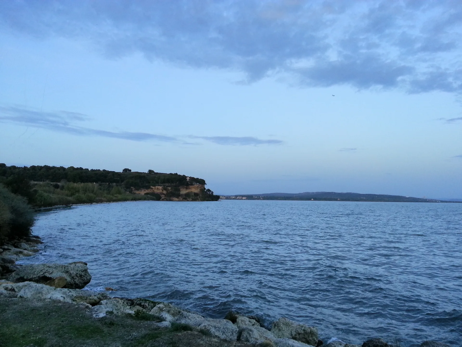 Etang de L olivier à Istres — À 1,9 km du lac