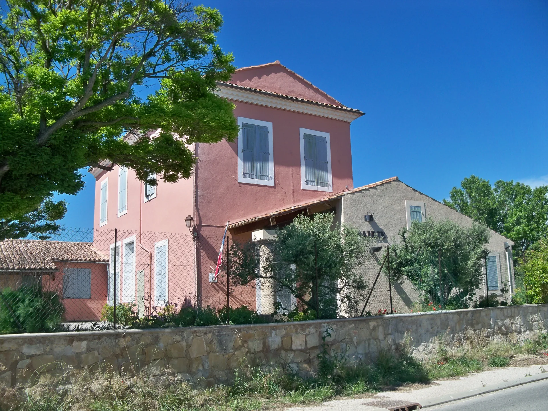 Etang de la Bonde à Cabrières-d'Aigues — À 1,3 km du lac