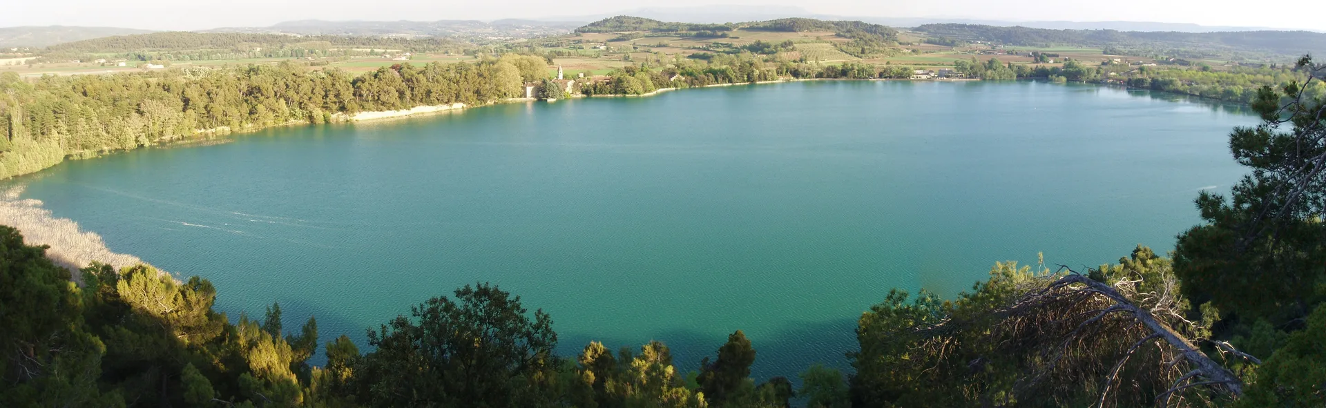 Etang de la Bonde à Cabrières-d'Aigues — Sur le lac