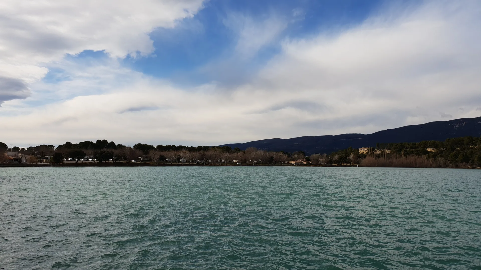 Etang de la Bonde à Cabrières-d'Aigues — À 564 m du lac