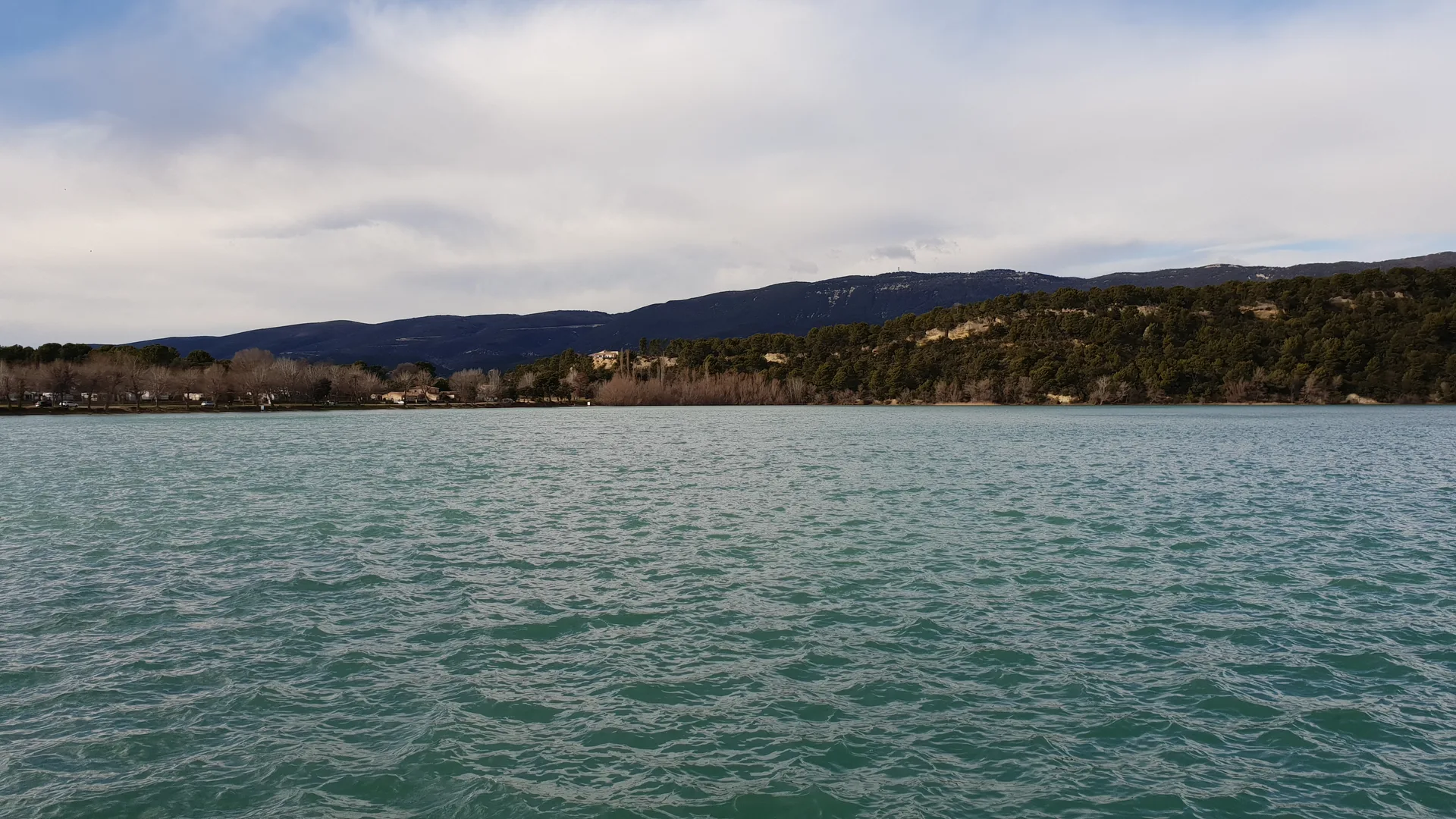 Etang de la Bonde à Cabrières-d'Aigues — À 564 m du lac