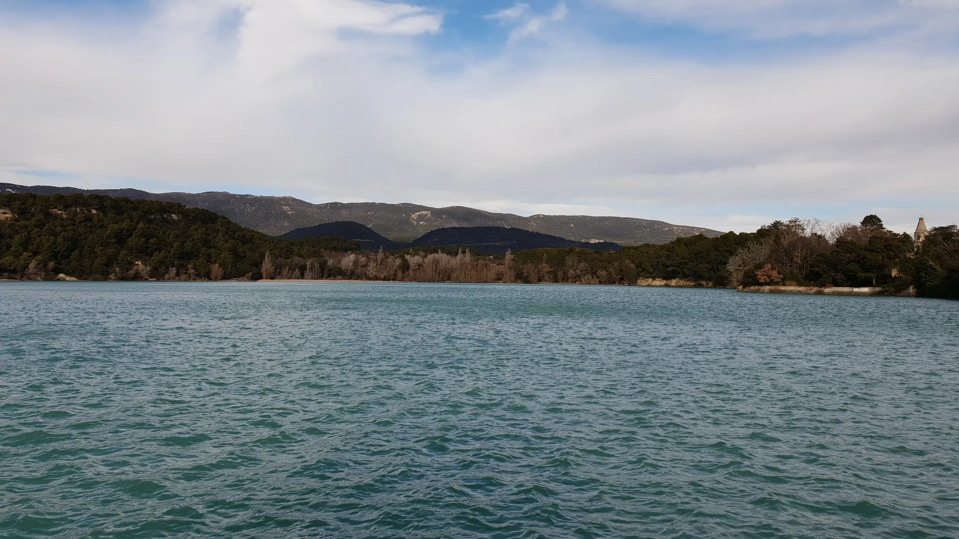 Etang de la Bonde à Cabrières-d'Aigues — À 564 m du lac