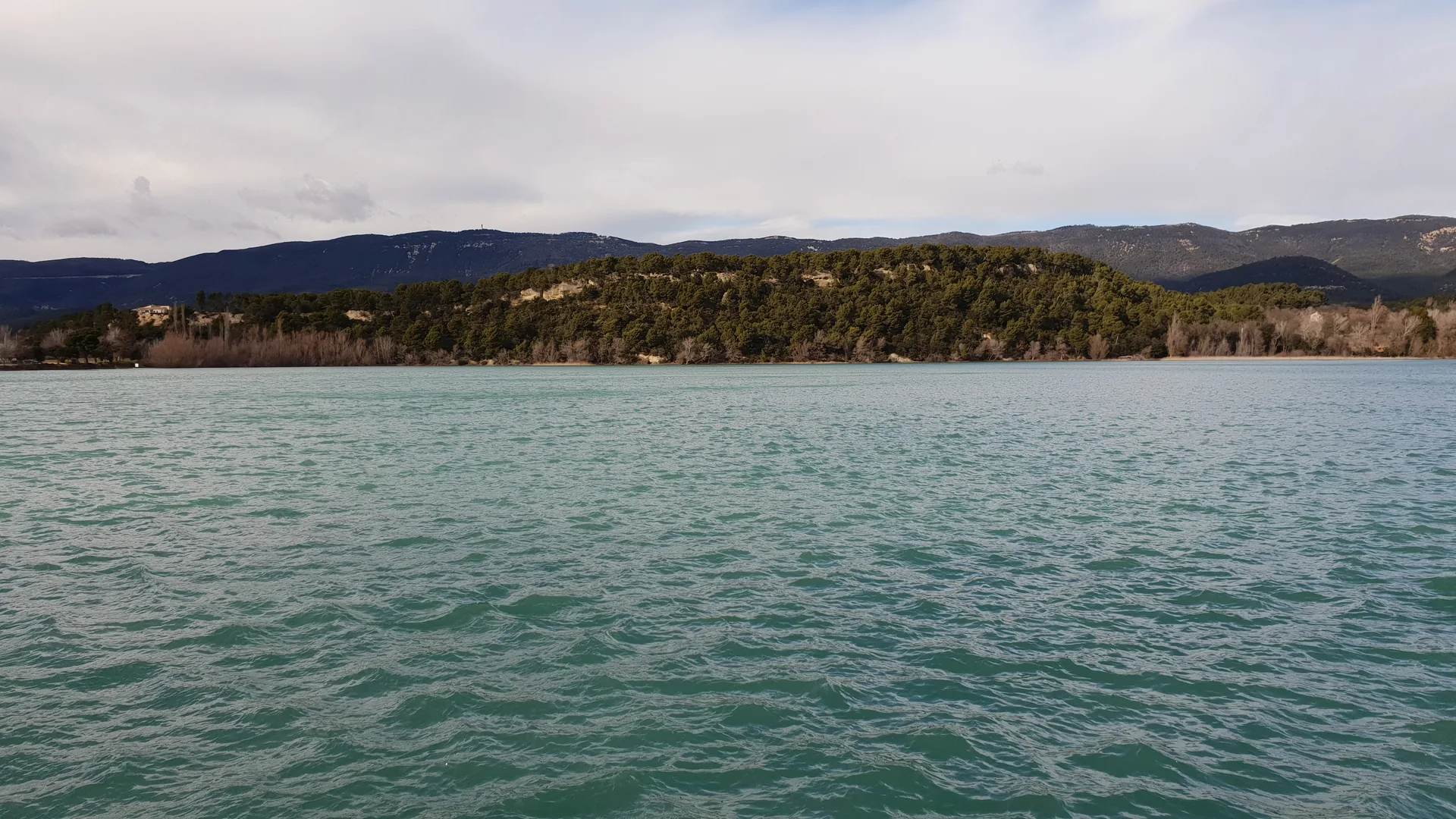 Etang de la Bonde à Cabrières-d'Aigues — À 612 m du lac