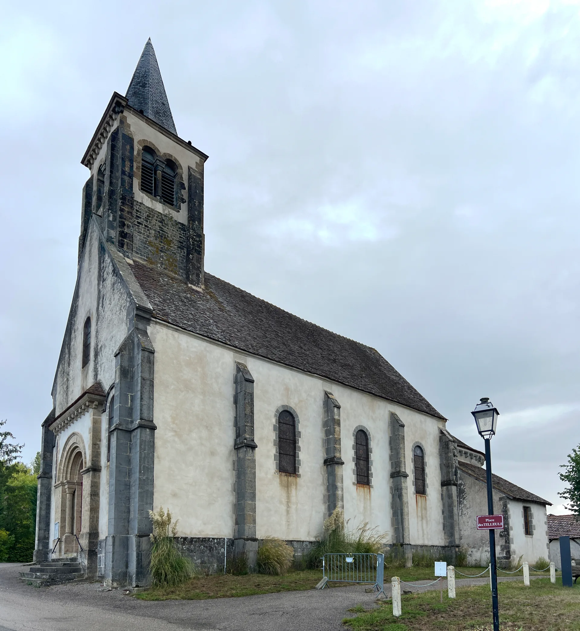 Etang de la Chapelle à Neuville-lès-Decize — À 2,9 km du lac