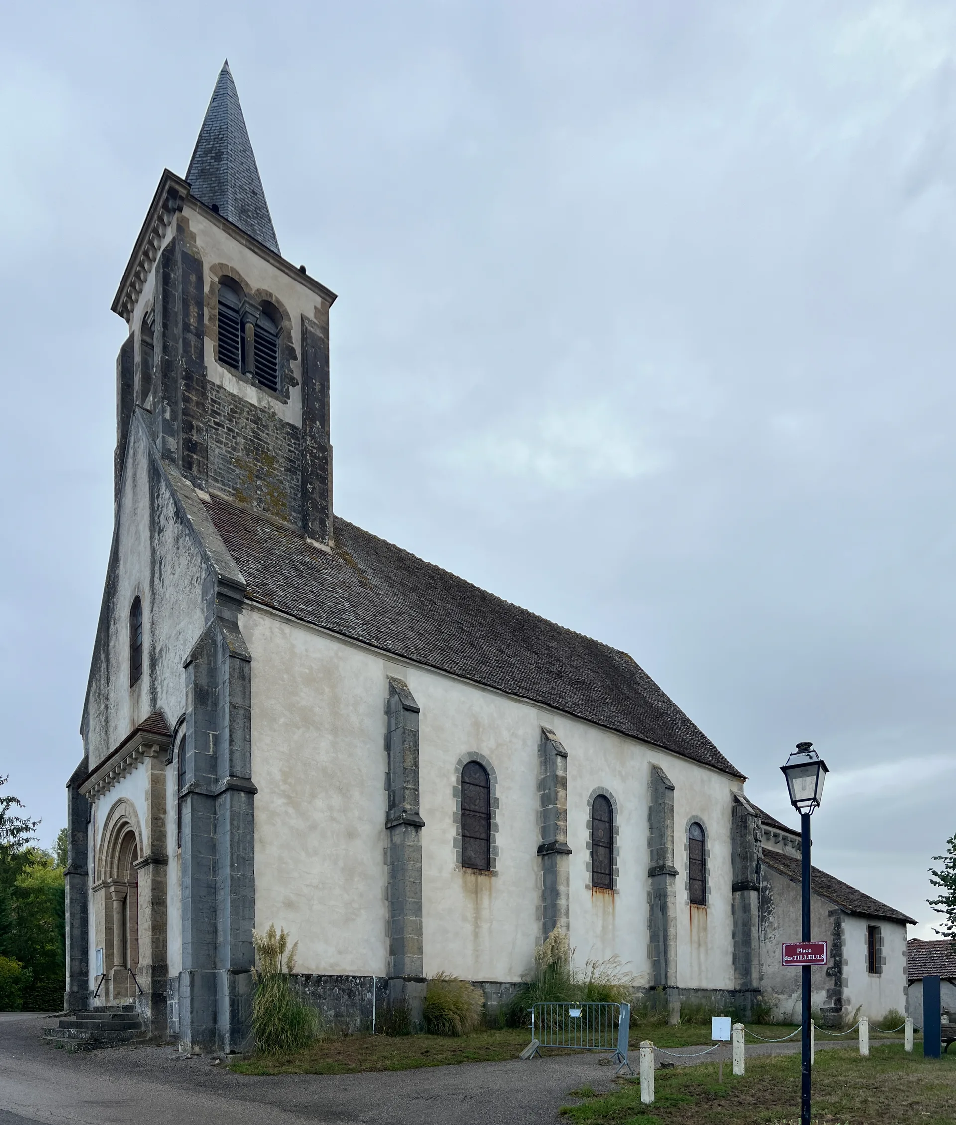 Etang de la Chapelle à Neuville-lès-Decize — À 2,9 km du lac