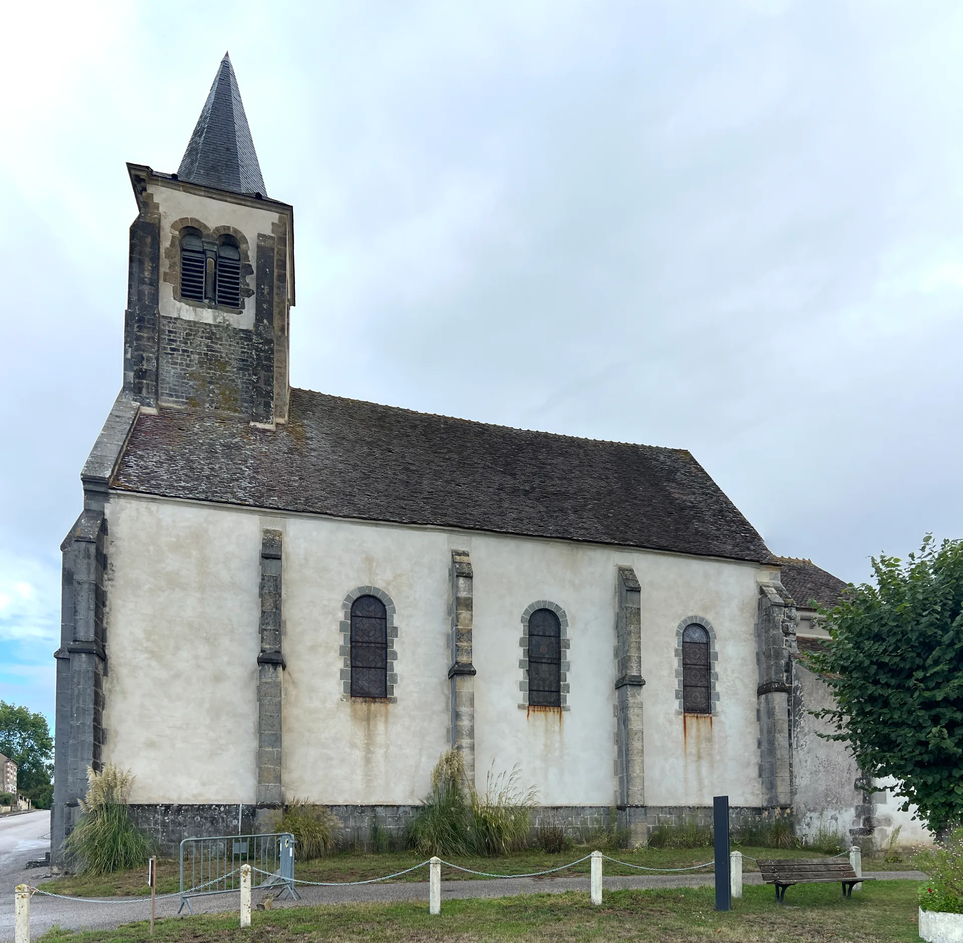 Etang de la Chapelle à Neuville-lès-Decize — À 2,9 km du lac