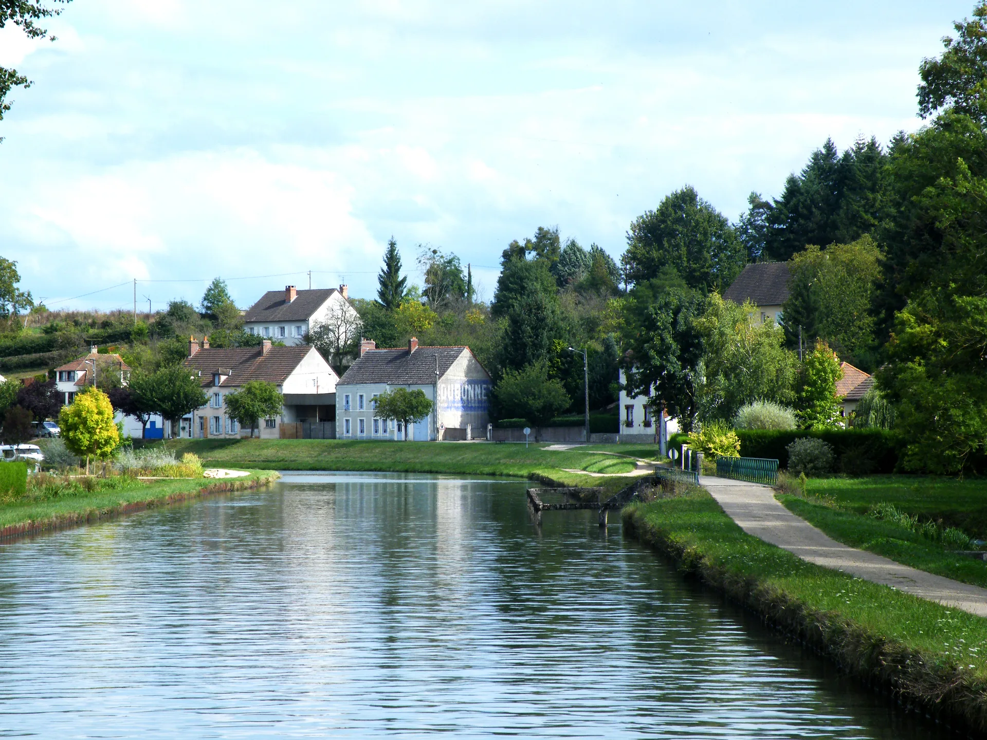 Etang de la Gazonne à Ouzouer-sur-Trézée — À 4,5 km du lac