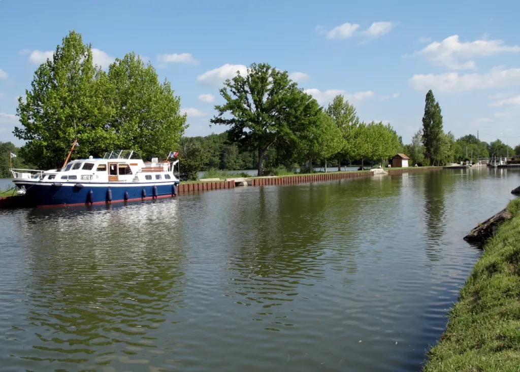 Etang de la Gazonne à Ouzouer-sur-Trézée — À 379 m du lac