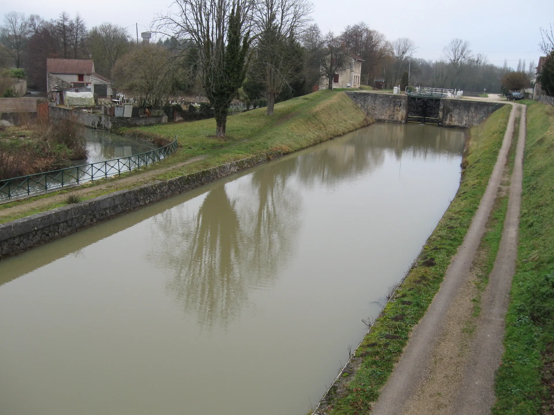 Etang de la Gazonne à Ouzouer-sur-Trézée — À 4,0 km du lac