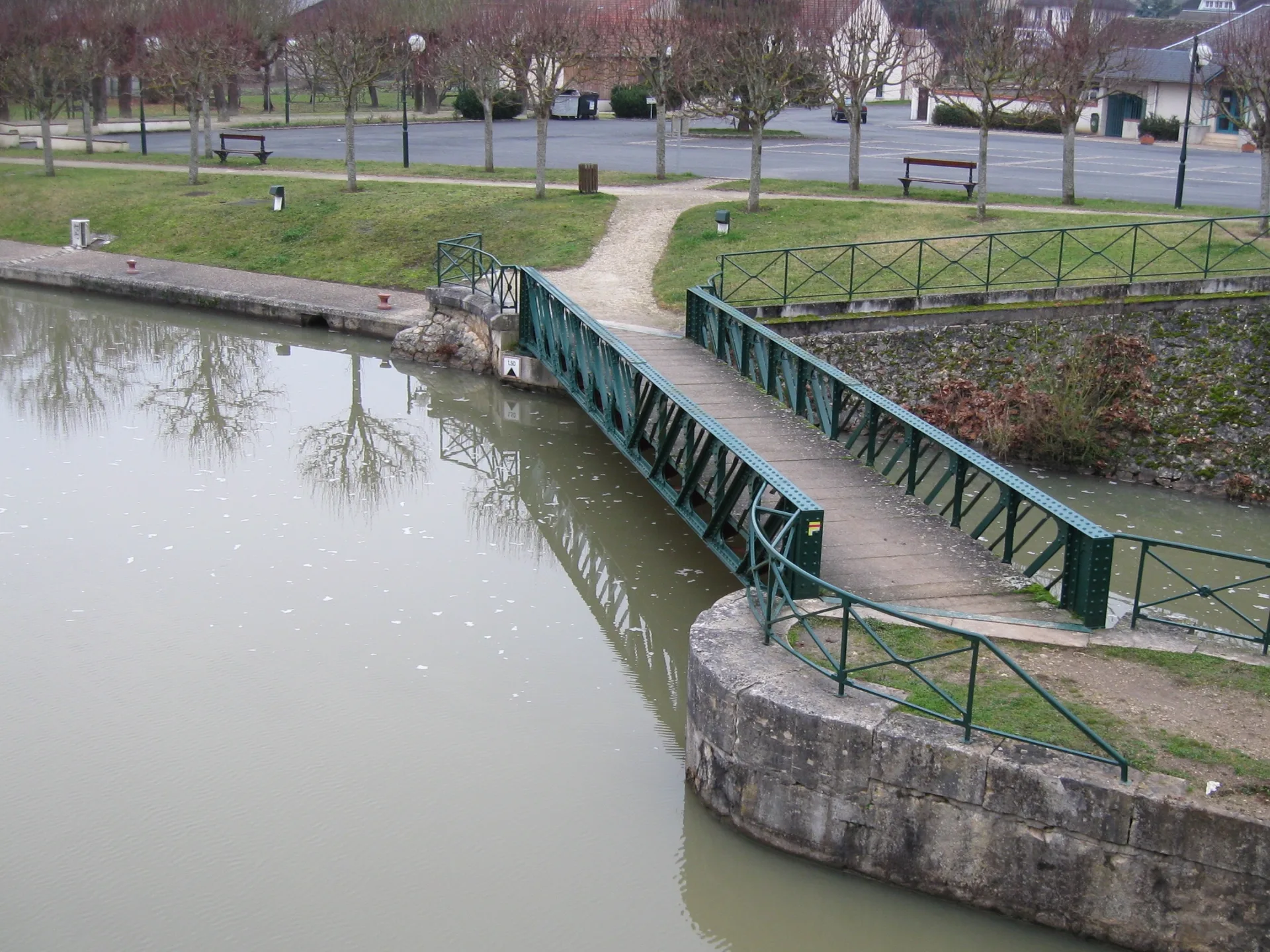 Etang de la Gazonne à Ouzouer-sur-Trézée — À 4,0 km du lac