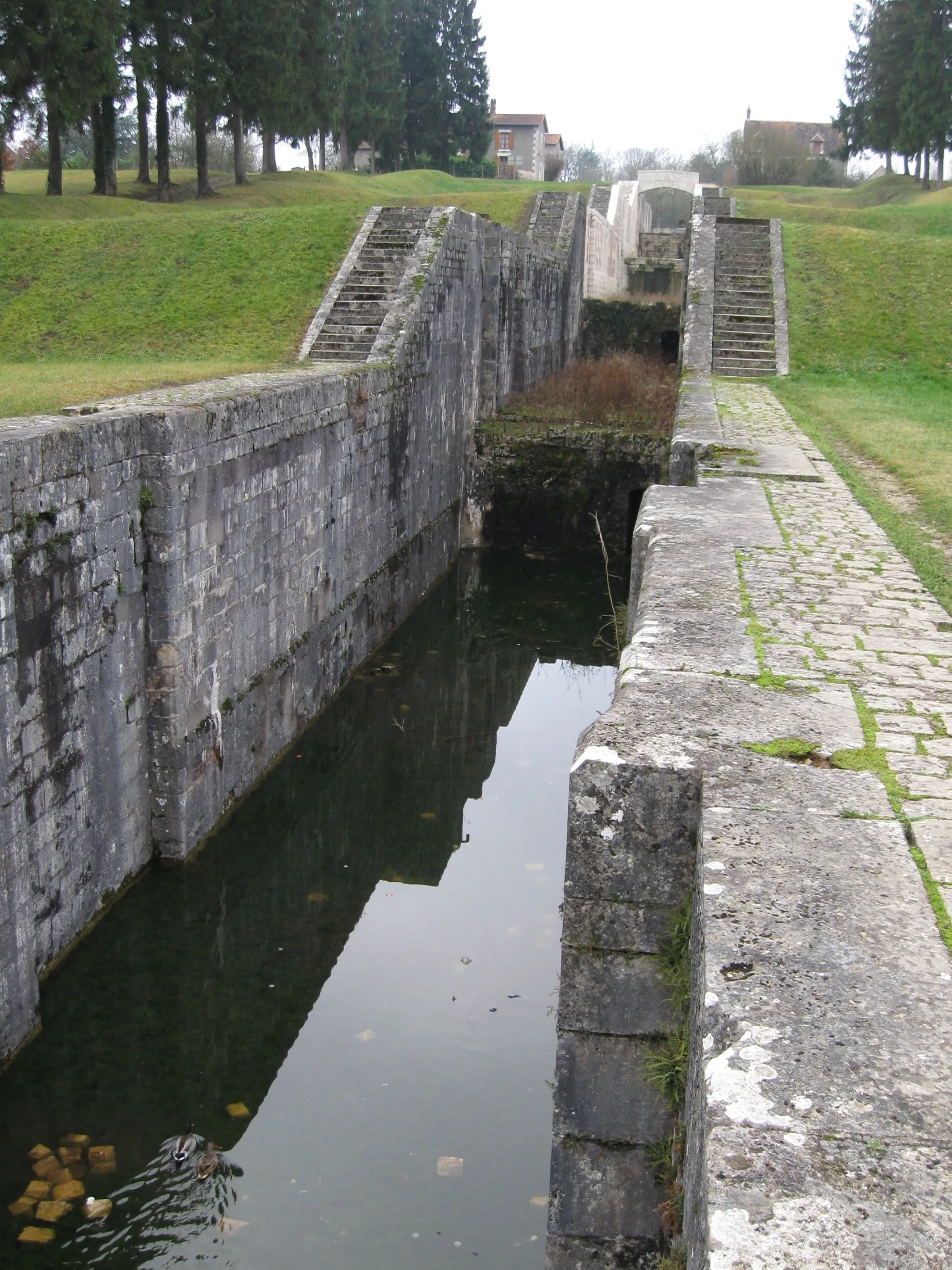Etang de la Grande Rue à Ouzouer-sur-Trézée — À 4,5 km du lac