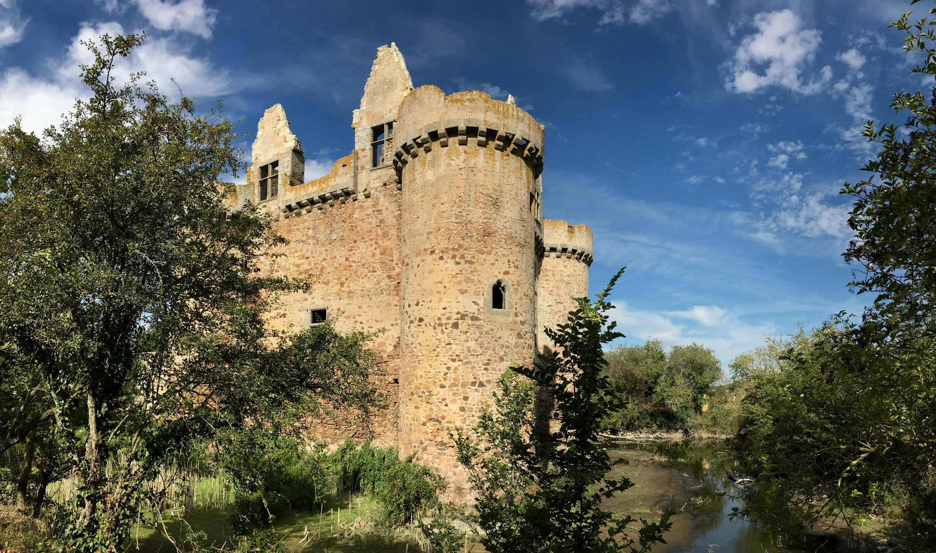 Etang de La Grue à Argentonnay — À 3,5 km du lac