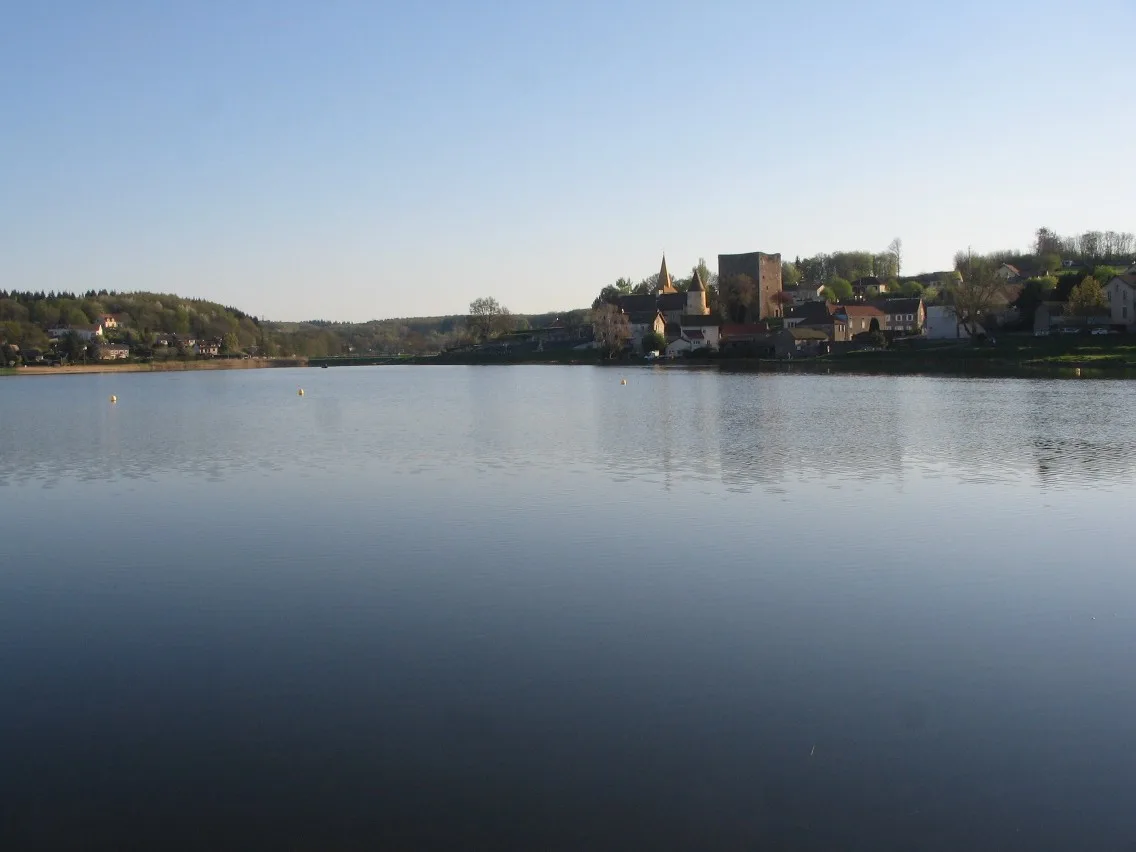 Etang de la Noue à Antully — À 4,4 km du lac