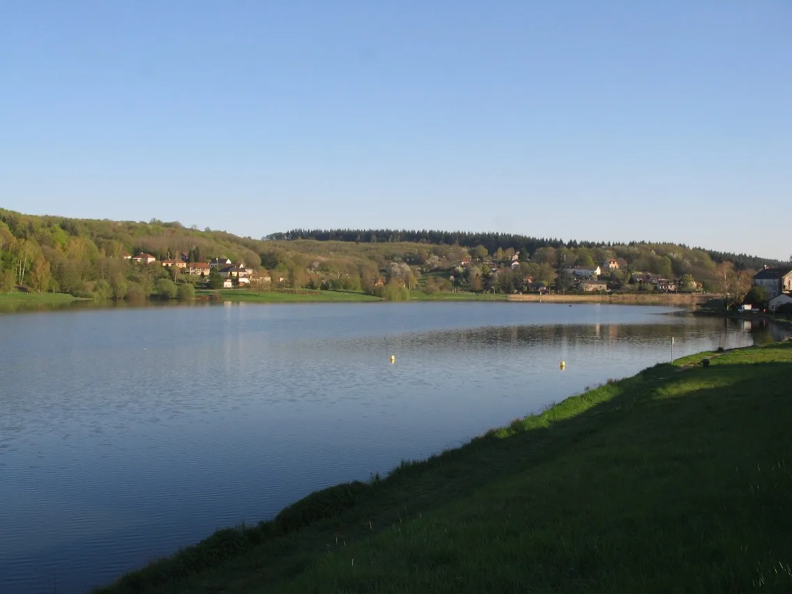 Etang de la Noue à Antully — À 4,5 km du lac