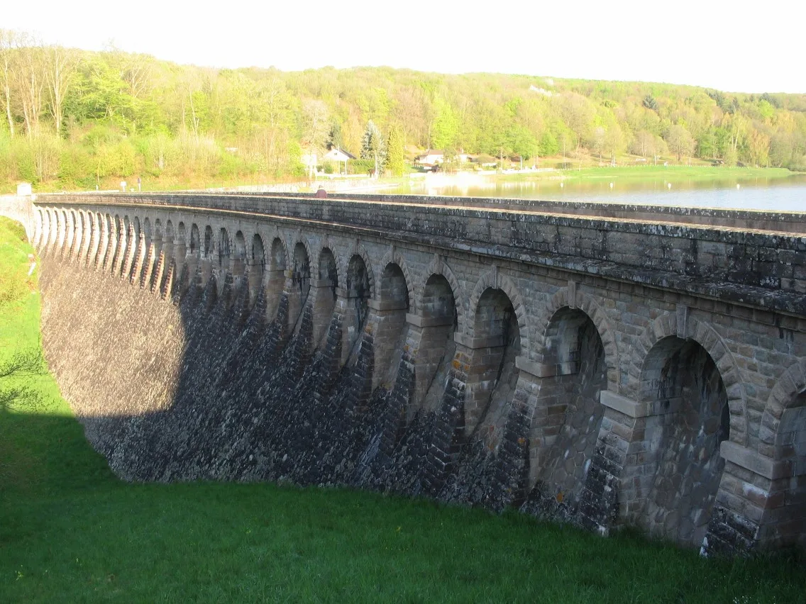 Etang de la Noue à Antully — À 4,5 km du lac