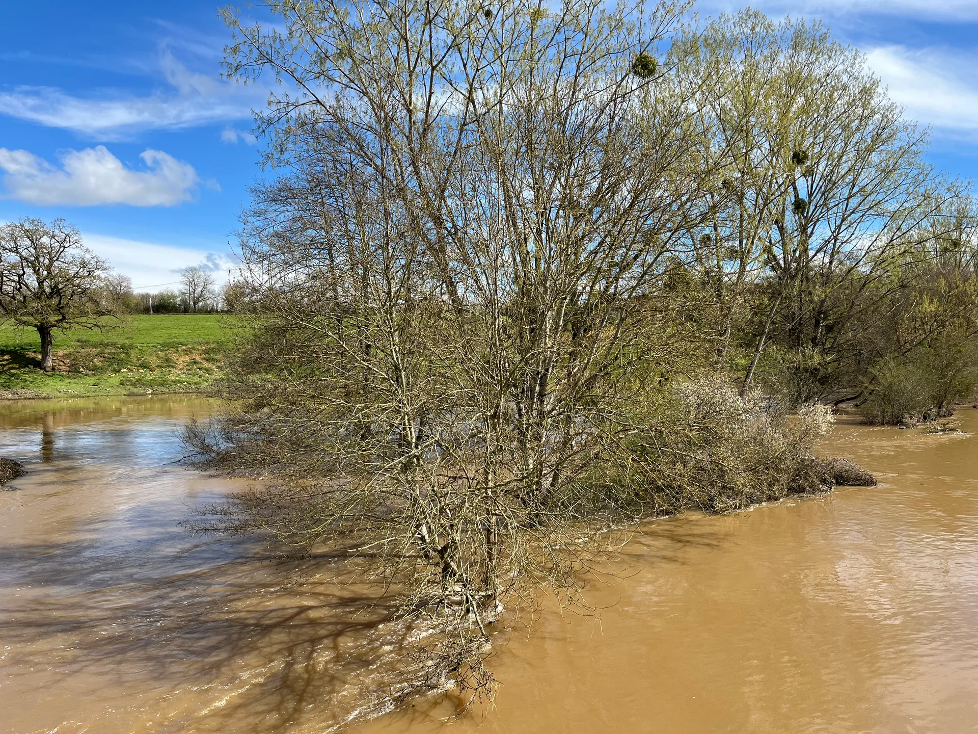 Etang de La Roche Chevreux à Lignac — À 1,9 km du lac