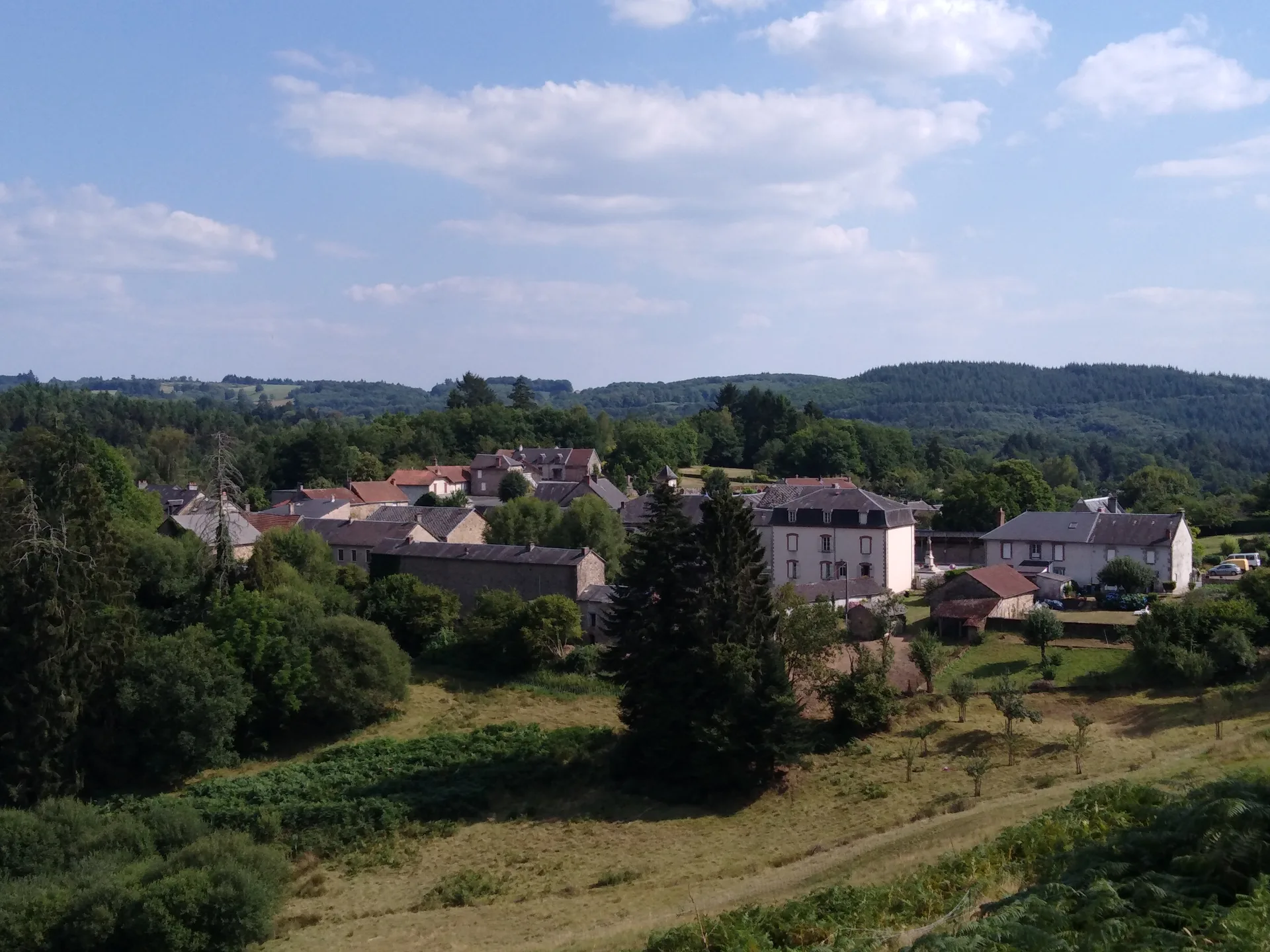 Etang de la Roussille à Châtelus-le-Marcheix — À 1,0 km du lac