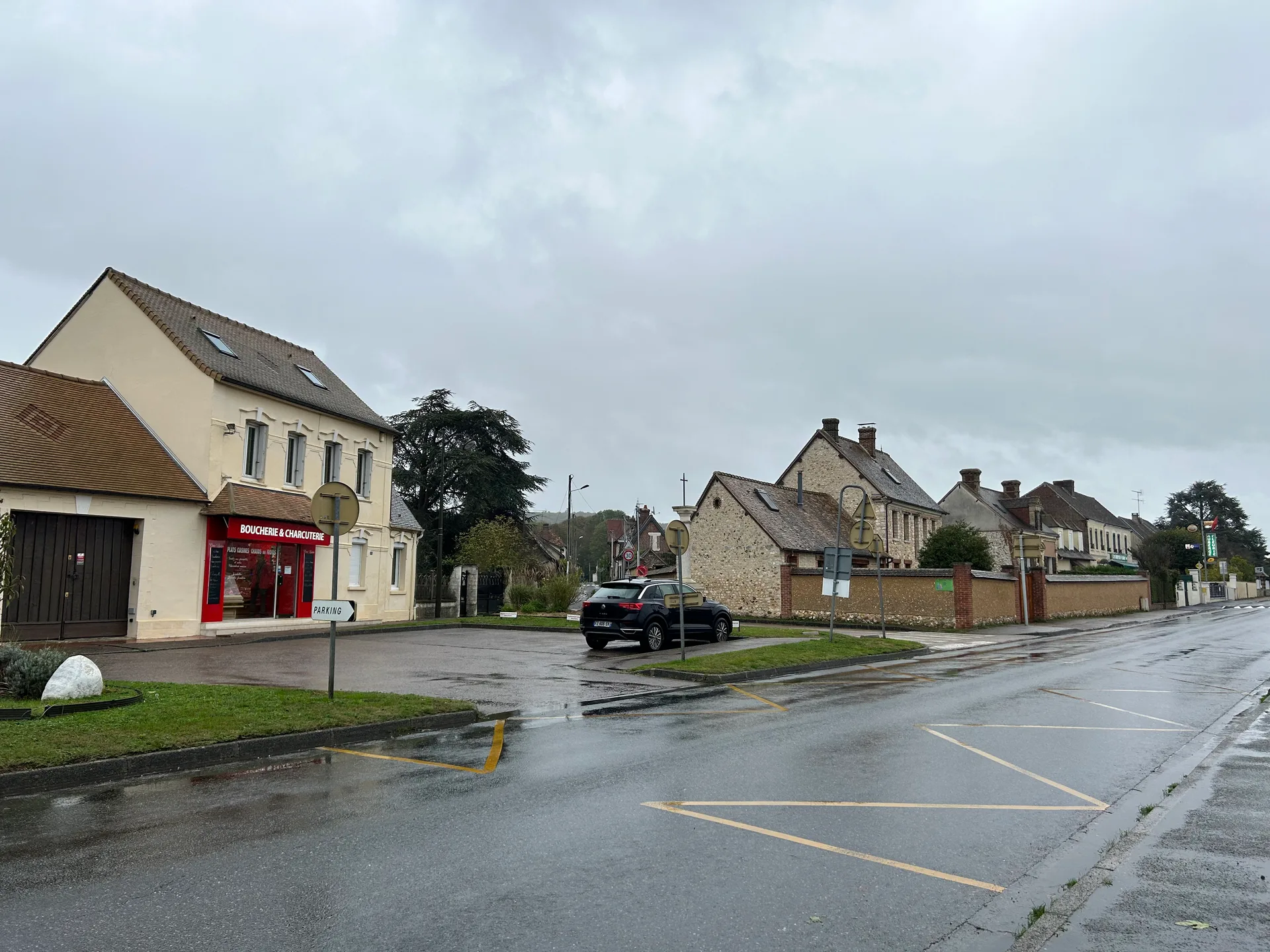 Etang de La Sainte Croix Leufroy à Clef Vallée d'Eure — À 2,2 km du lac