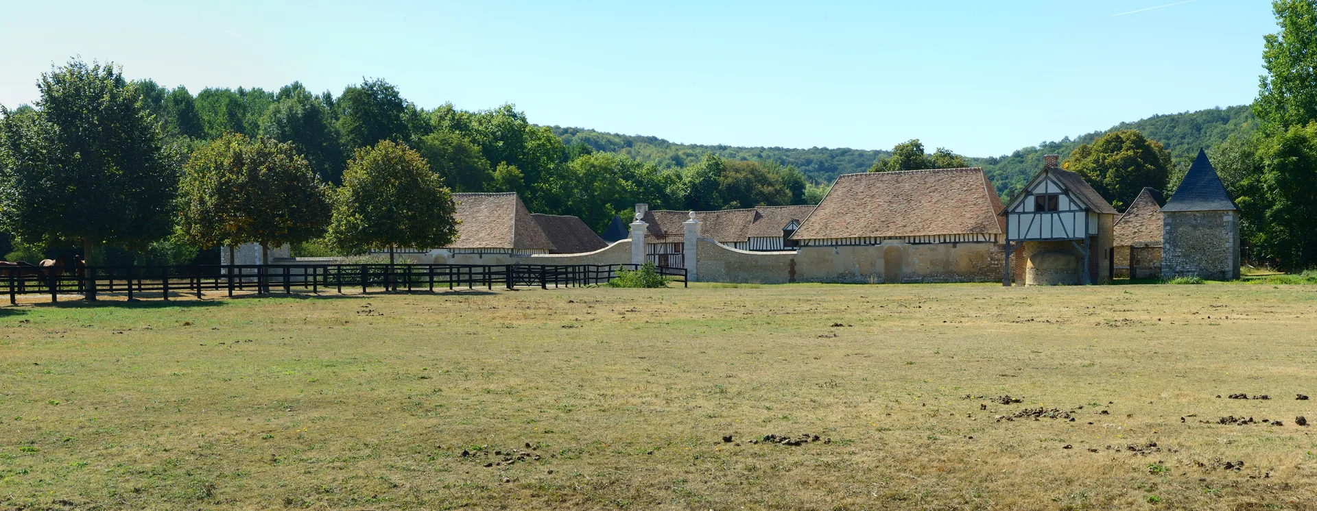 Etang de La Sainte Croix Leufroy à Clef Vallée d'Eure — À 3,0 km du lac