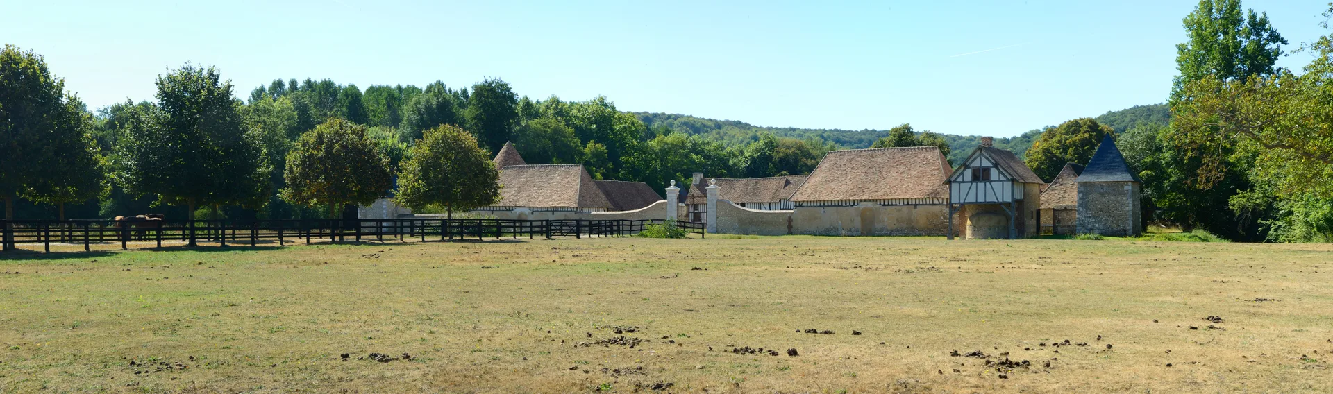 Etang de La Sainte Croix Leufroy à Clef Vallée d'Eure — À 3,0 km du lac