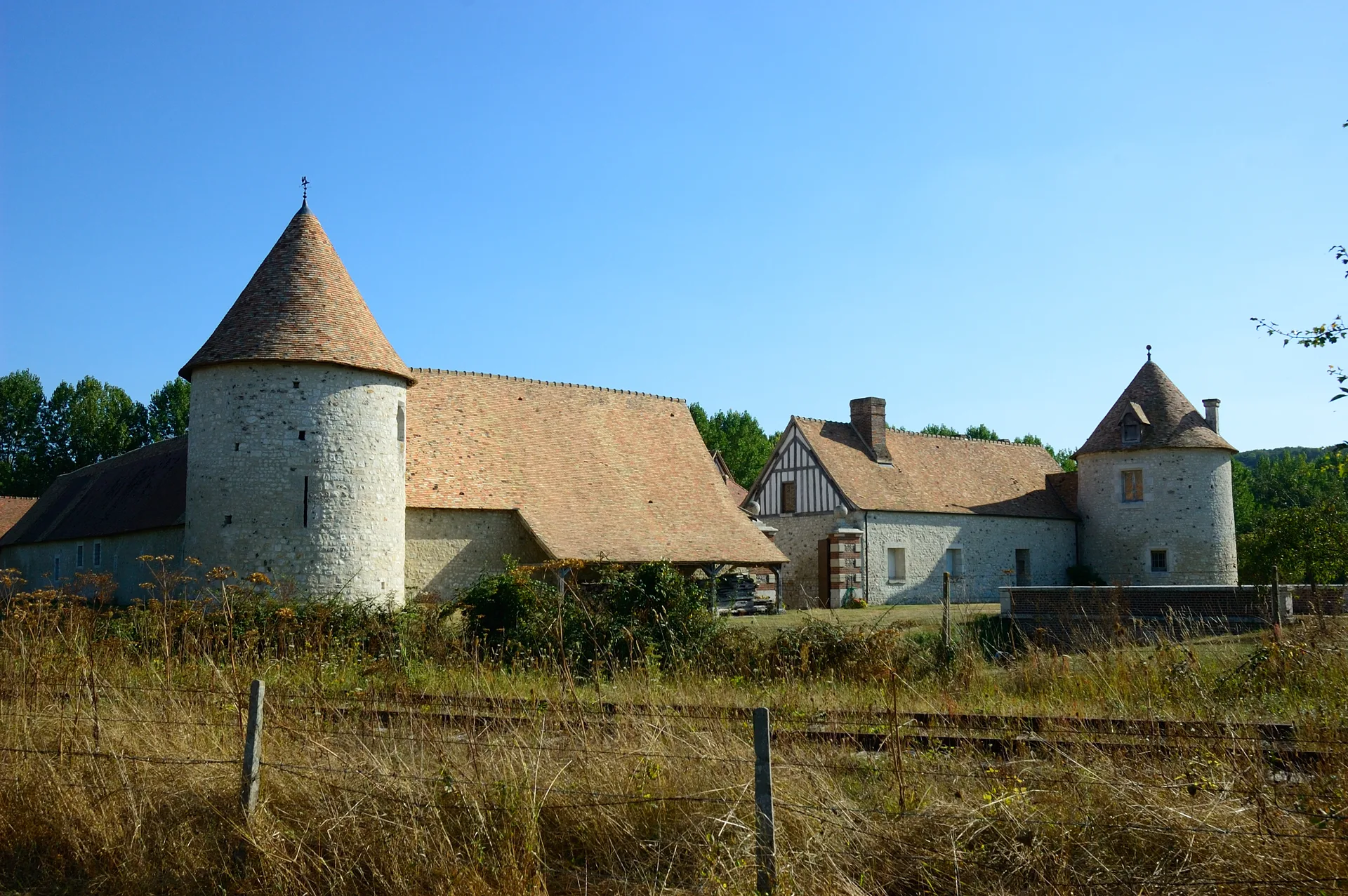 Etang de La Sainte Croix Leufroy à Clef Vallée d'Eure — À 753 m du lac