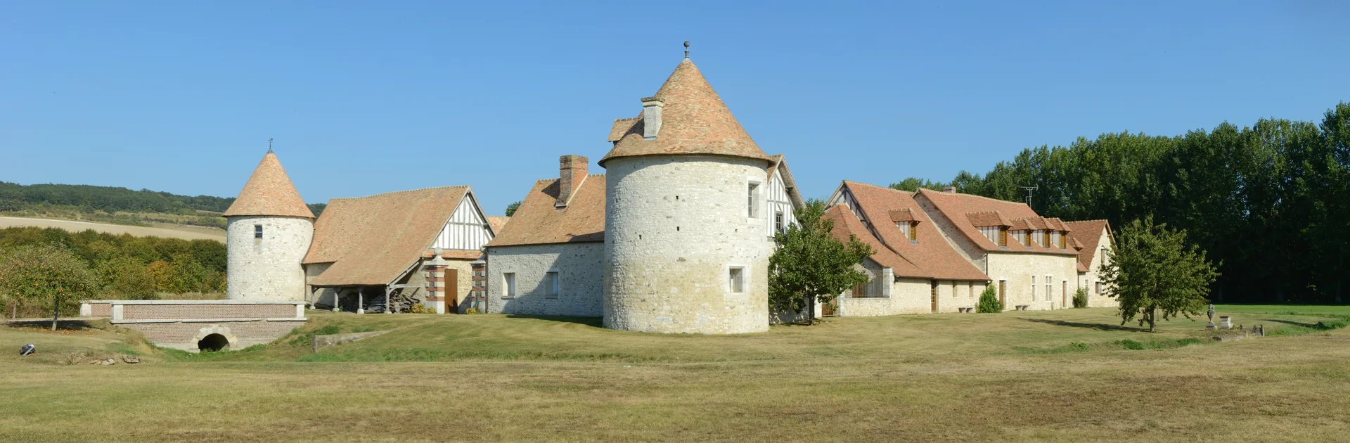 Etang de La Sainte Croix Leufroy à Clef Vallée d'Eure — À 753 m du lac
