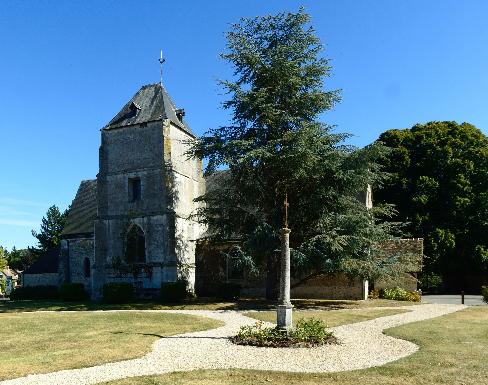Etang de La Sainte Croix Leufroy à Clef Vallée d'Eure — À 1,2 km du lac