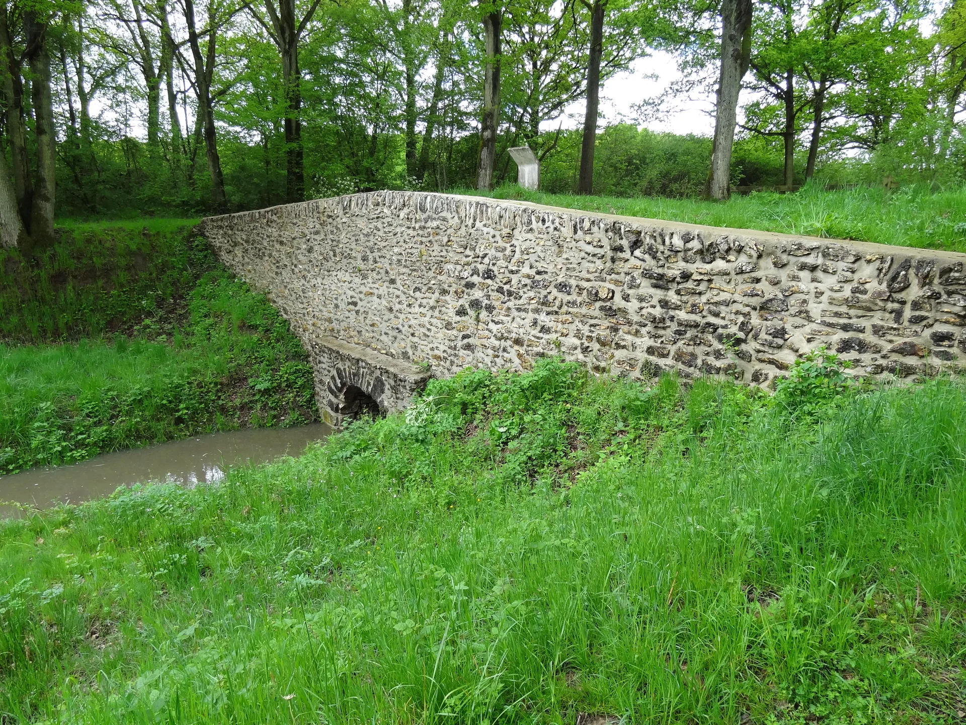 Etang de la Tour à Vieille-Église-en-Yvelines — À 2,6 km du lac