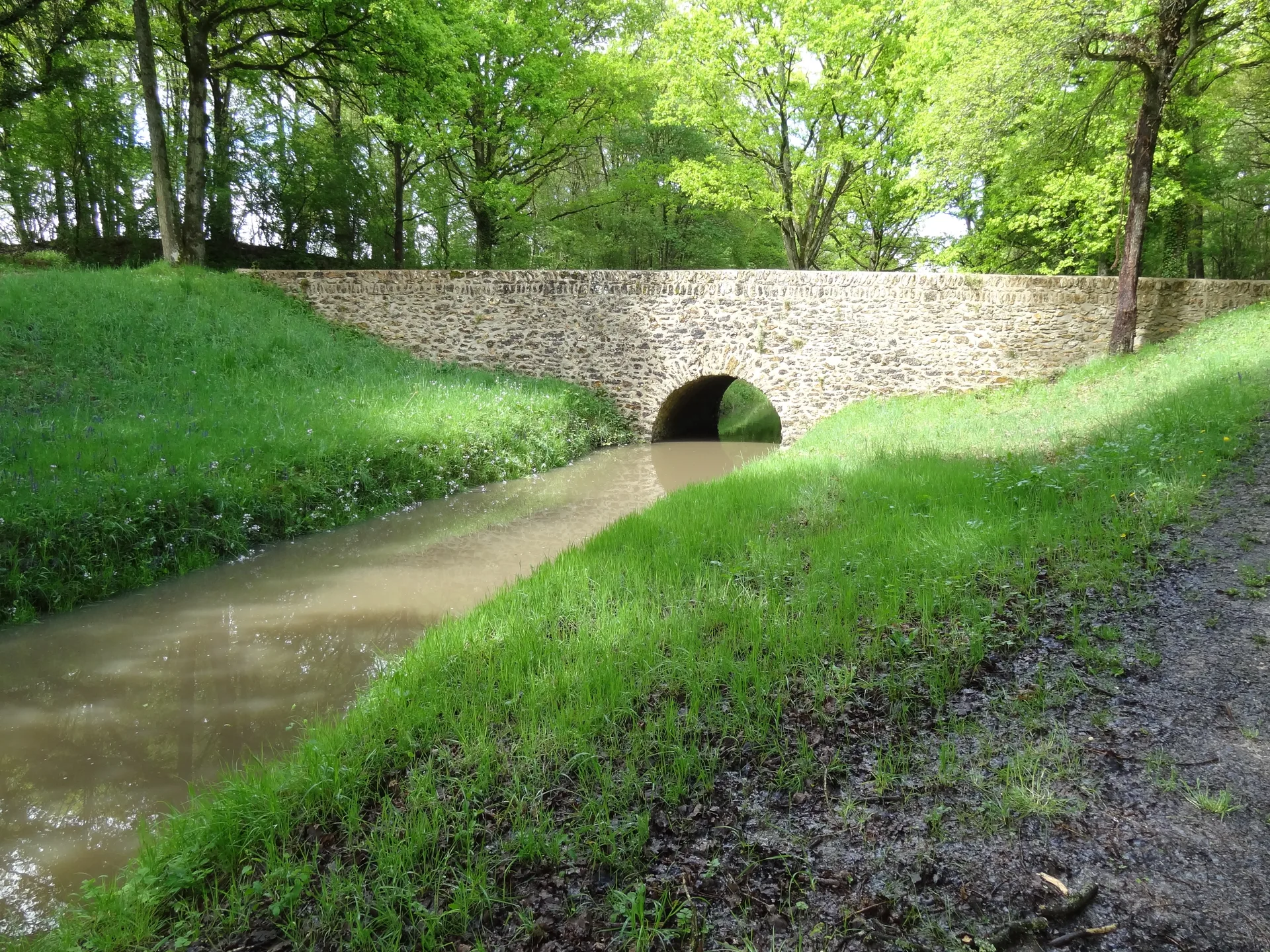 Etang de la Tour à Vieille-Église-en-Yvelines — À 2,0 km du lac