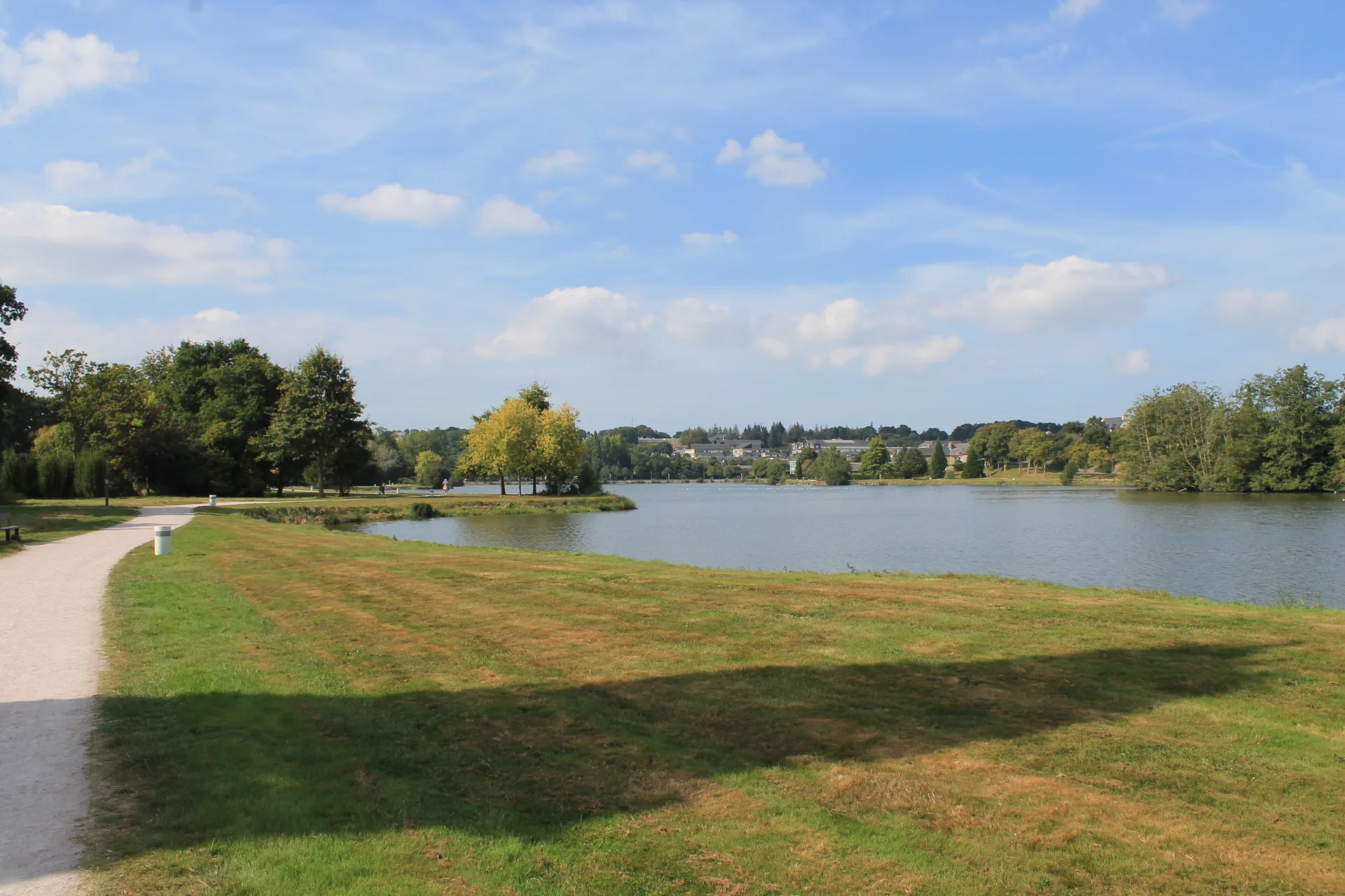 Etang de La Ville Gaudu à Lamballe-Armor — Sur le lac