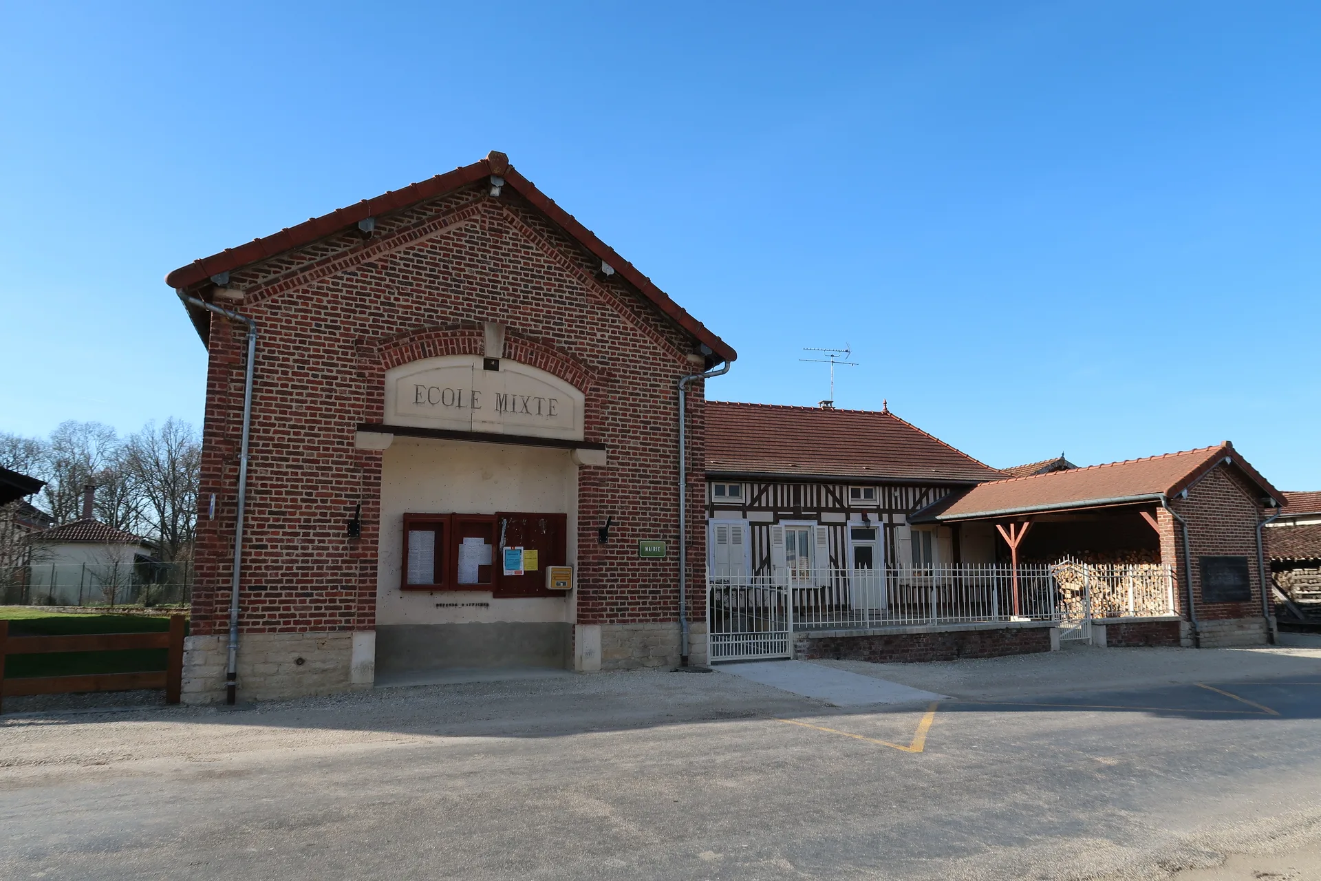Etang de Lahorre à Lentilles — À 3,7 km du lac